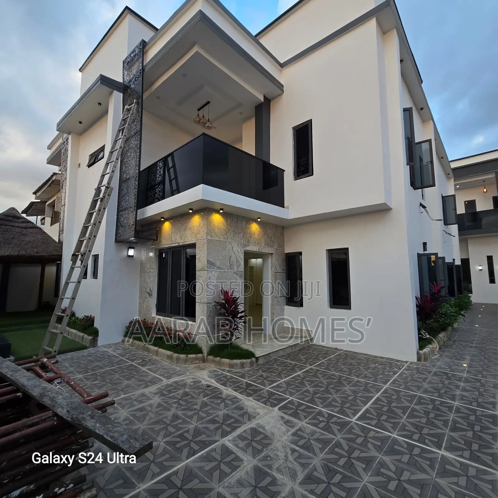 5bdrm Duplex in Gwarinpa for sale
