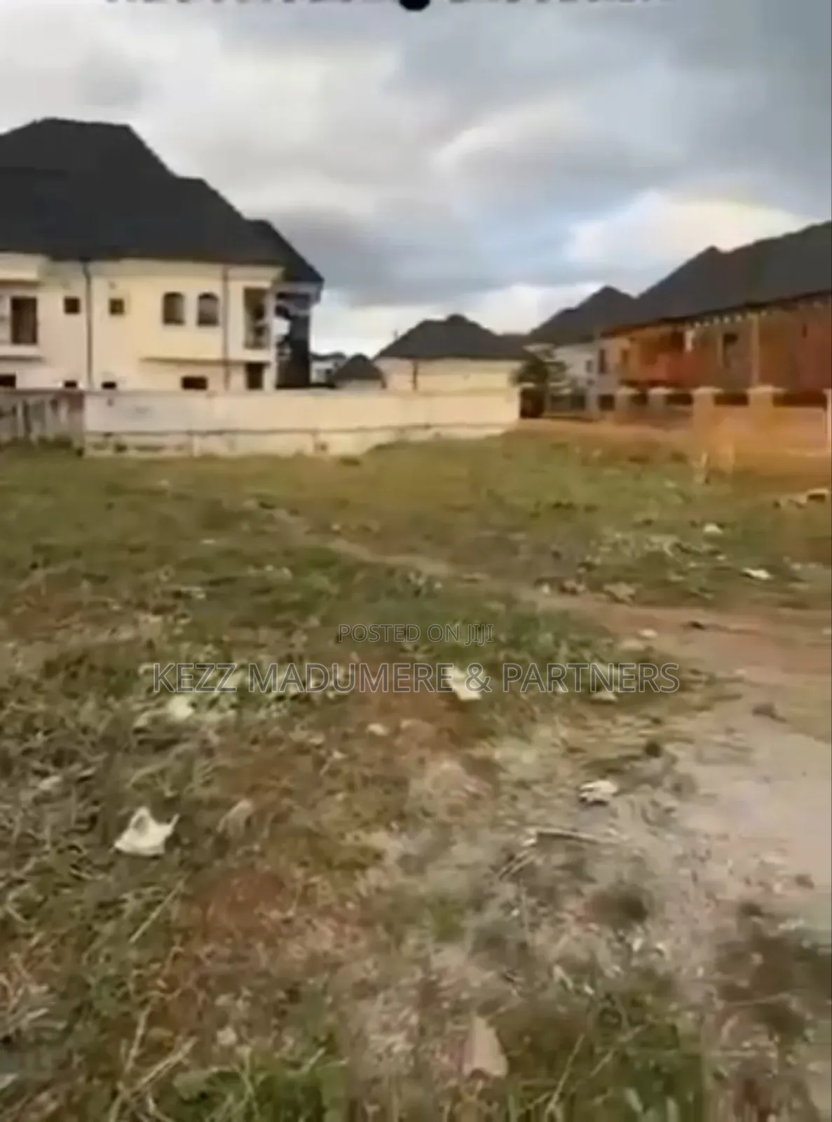 For Sale : 800 Sqmts Land At Wtc Estate Enugu.