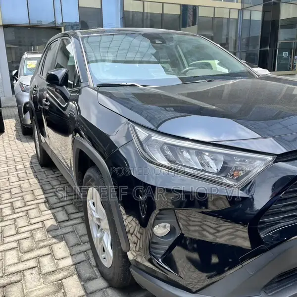 Toyota RAV4 LE 2021 Black