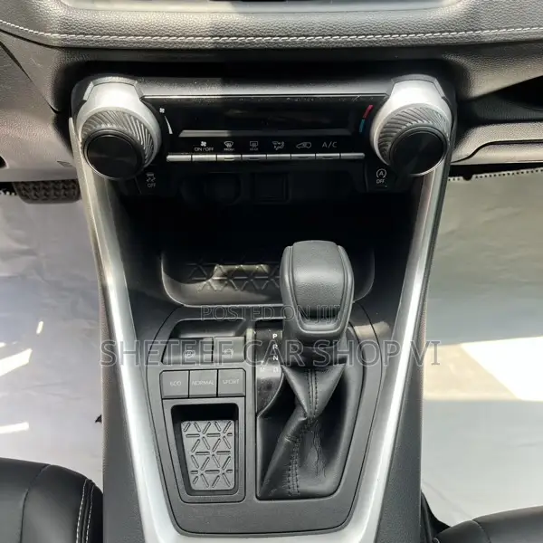 Toyota RAV4 LE 2021 Black