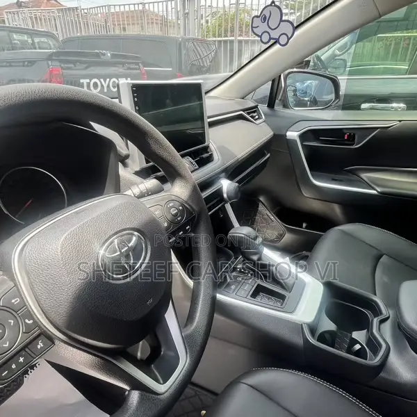 Toyota RAV4 LE 2021 Black