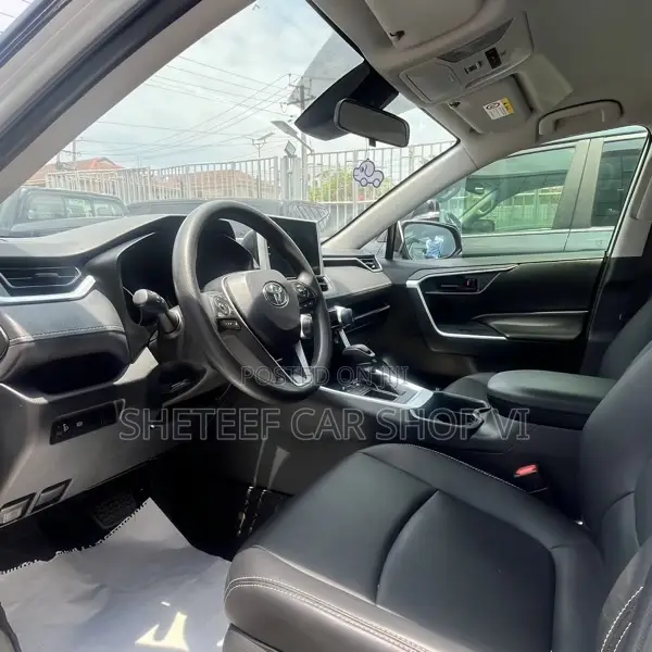 Toyota RAV4 LE 2021 Black