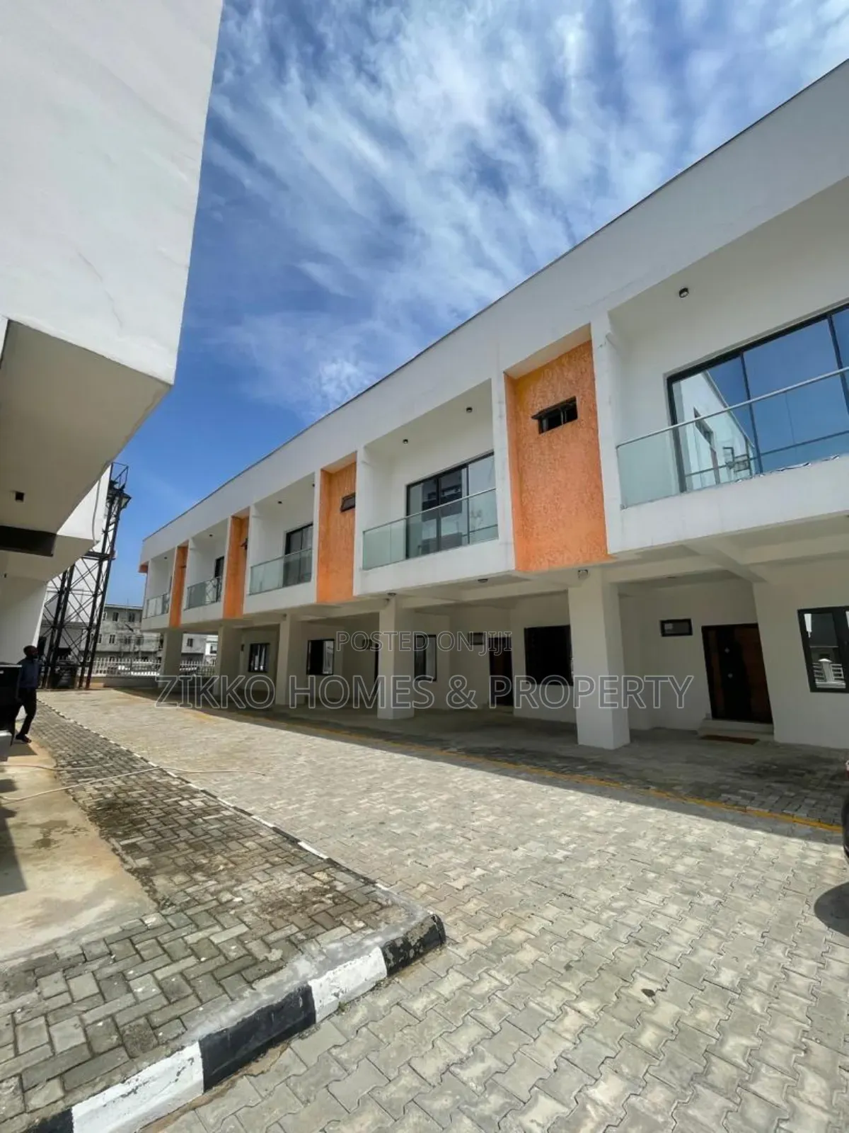 3bdrm Townhouse/Terrace in Orchid Road, Chevron for sale