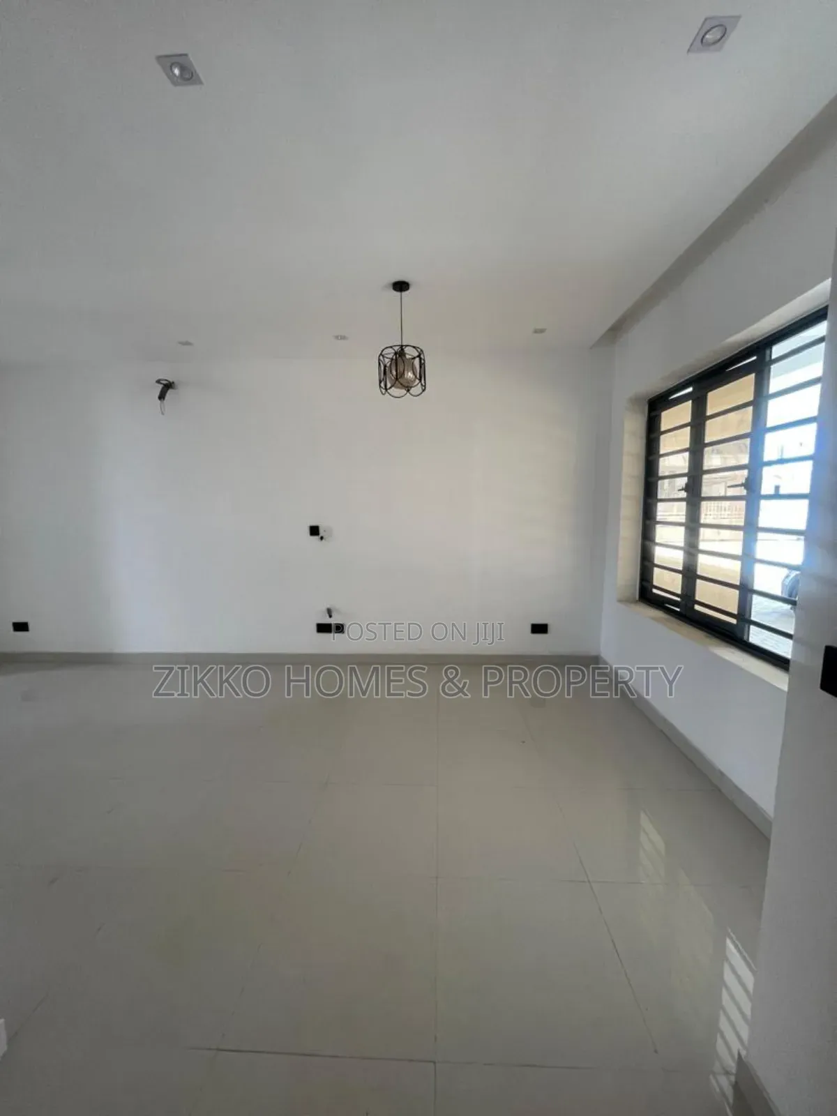 3bdrm Townhouse/Terrace in Orchid Road, Chevron for sale