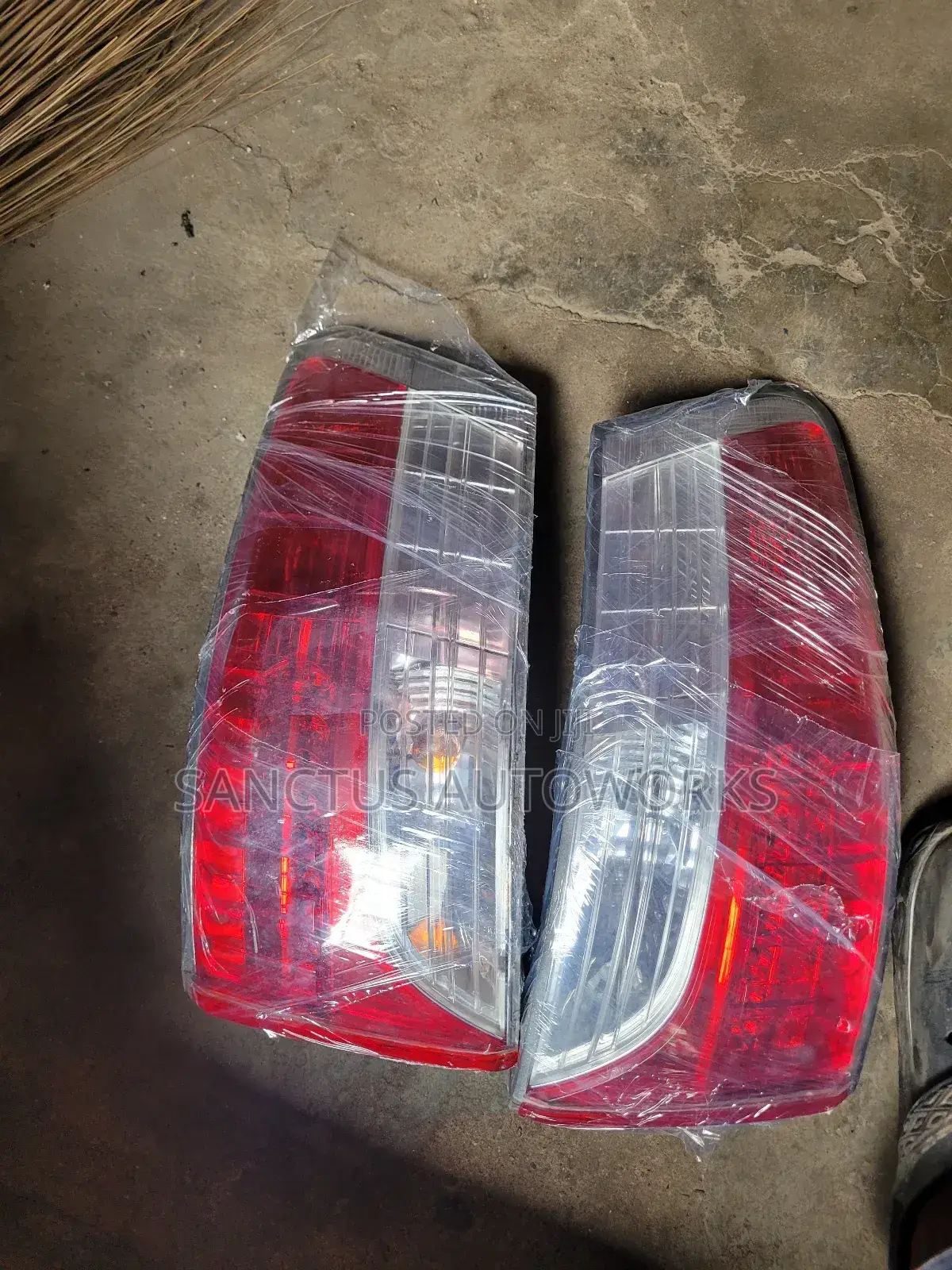 Back Light Avensis 2010
