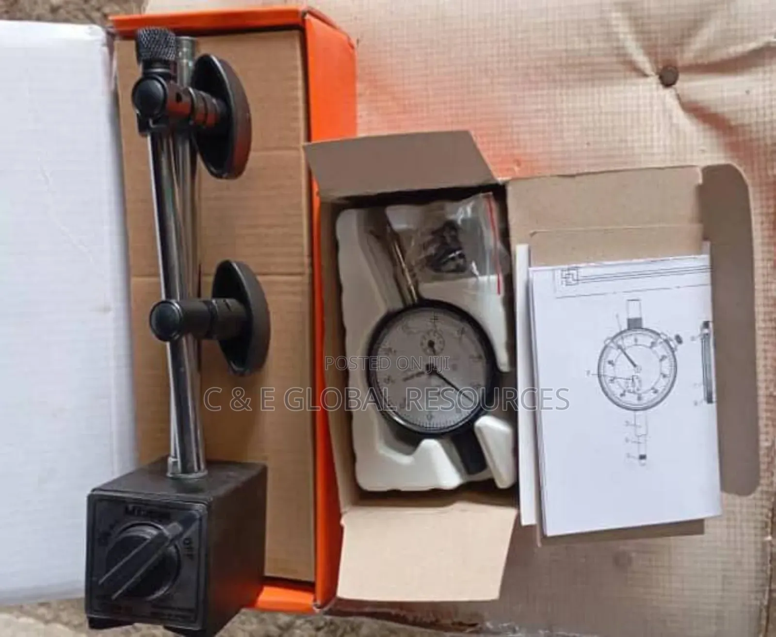 Magnetic Base With Dial Gauge (Mitutoyo)