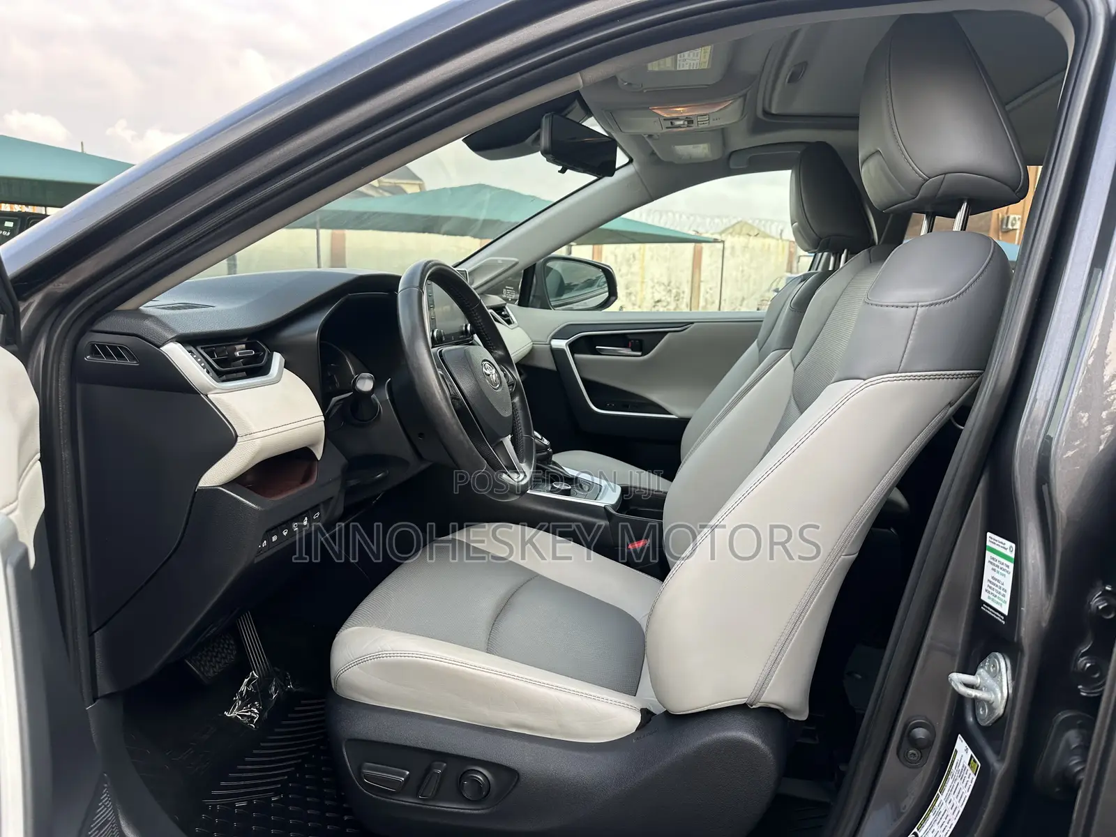 Toyota RAV4 Limited AWD 2019 Gray