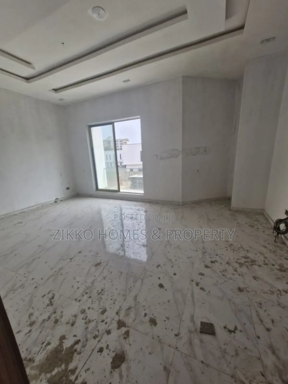4bdrm Duplex in Chevron Drive for sale