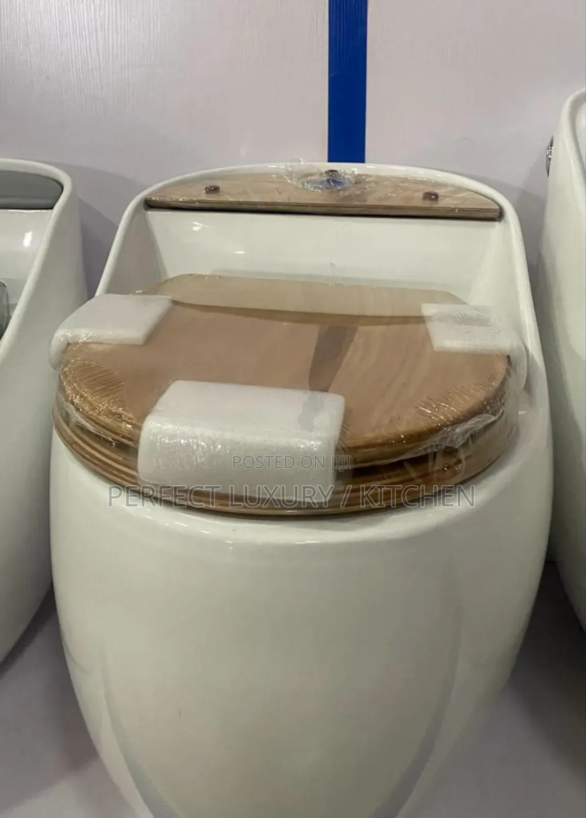 Luxury Smart White and Brown Tank Seat W.C