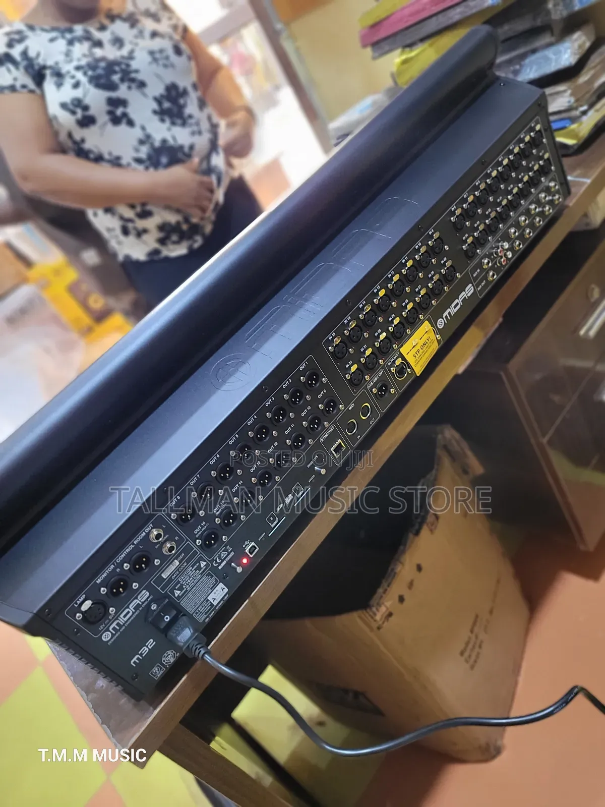 Midas M32 Music Mixer