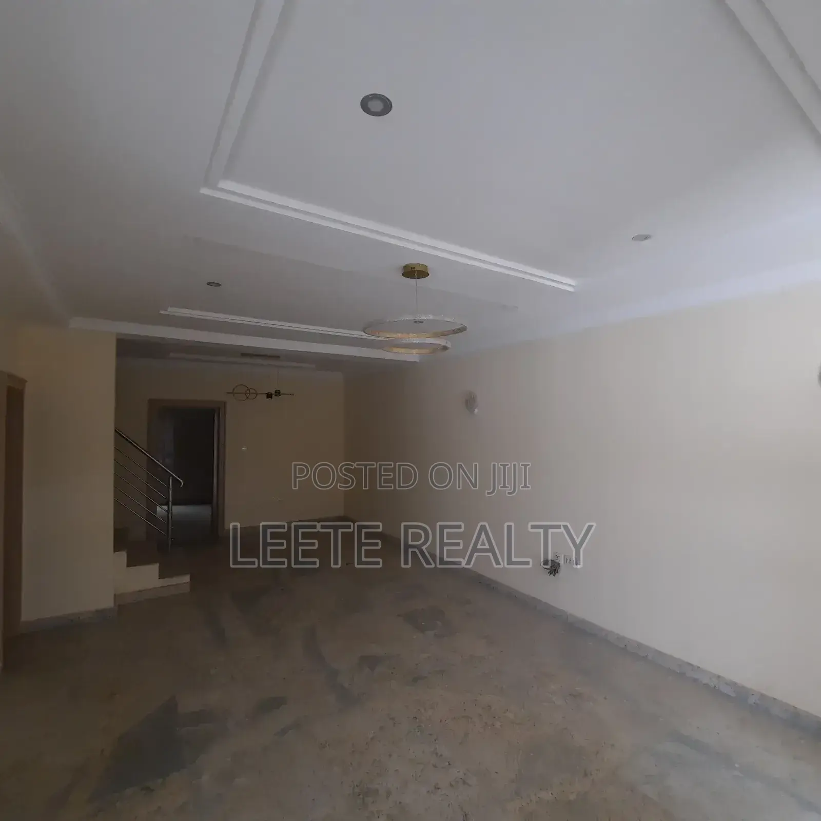 5bdrm Townhouse/Terrace in Guzape District for sale