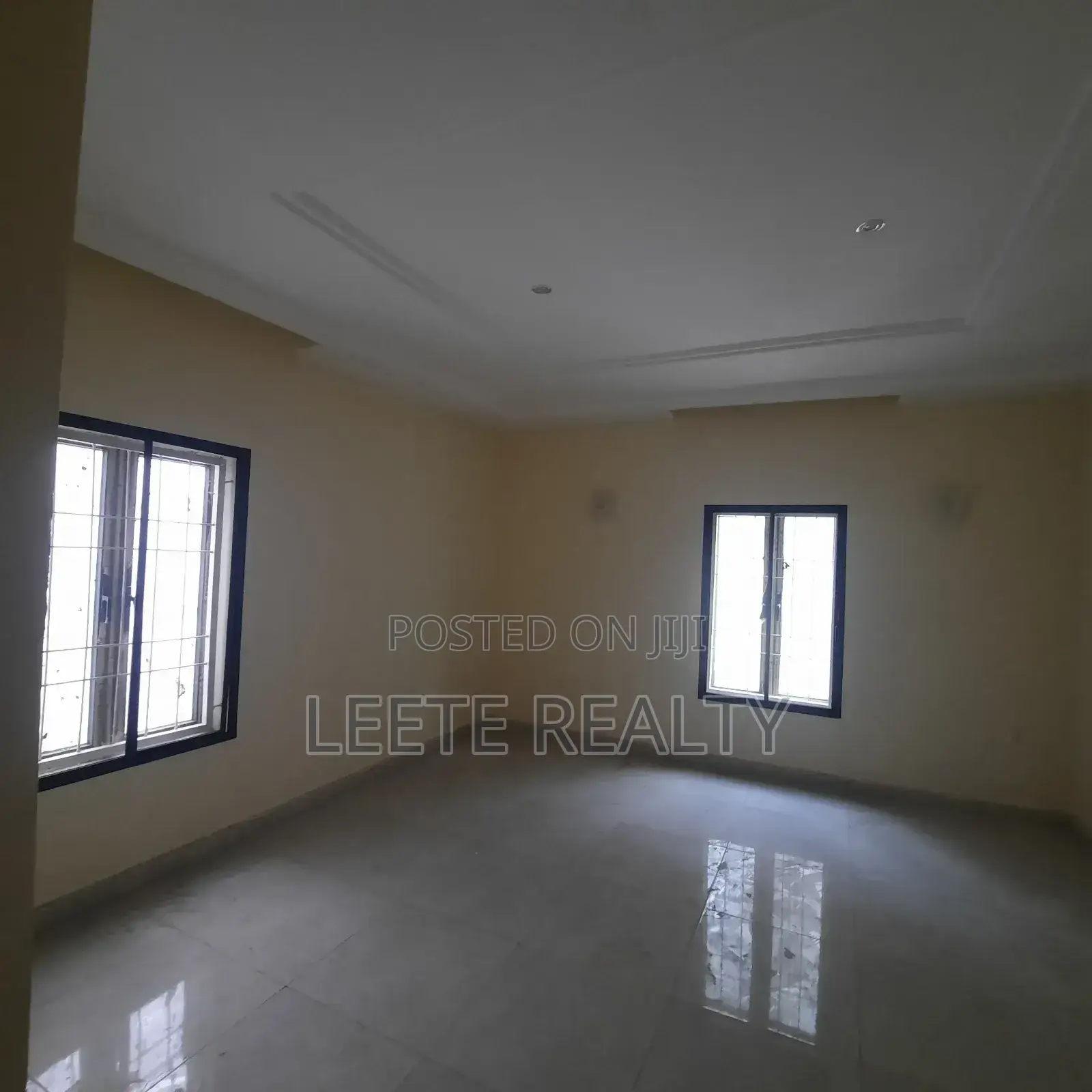 5bdrm Townhouse/Terrace in Guzape District for sale