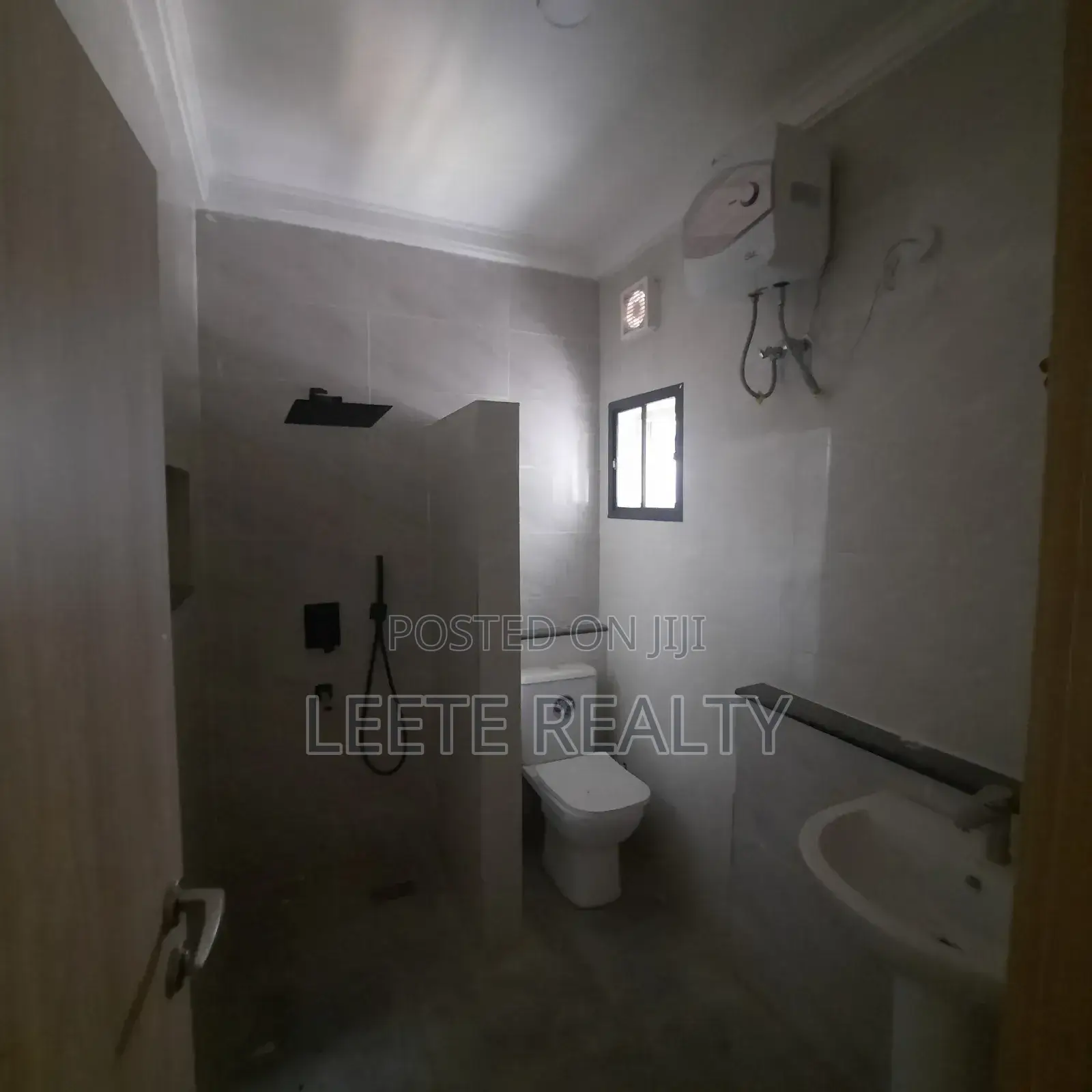 5bdrm Townhouse/Terrace in Guzape District for sale