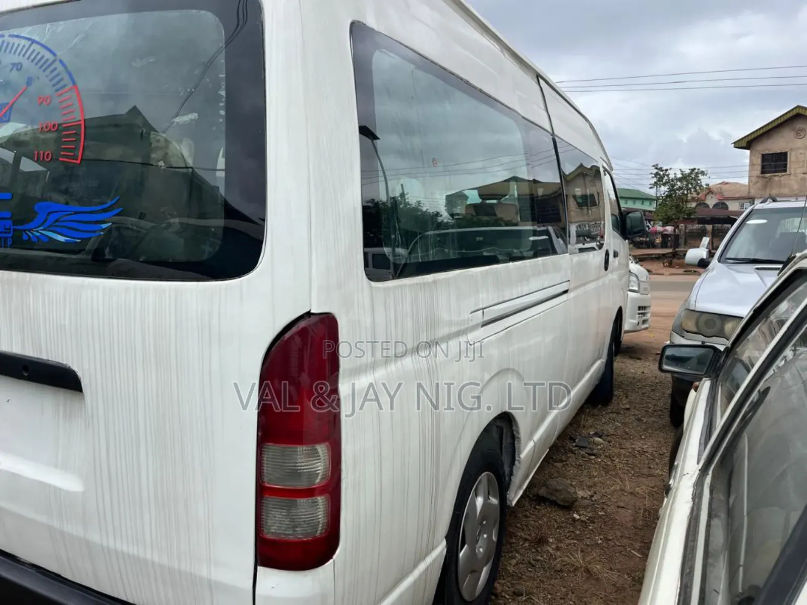 Toyota HiAce 2011 White