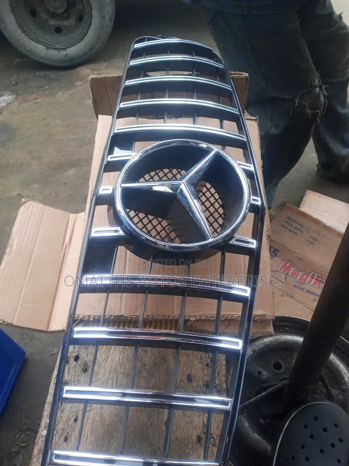Grille for Mecedice Benz W 204 New Version