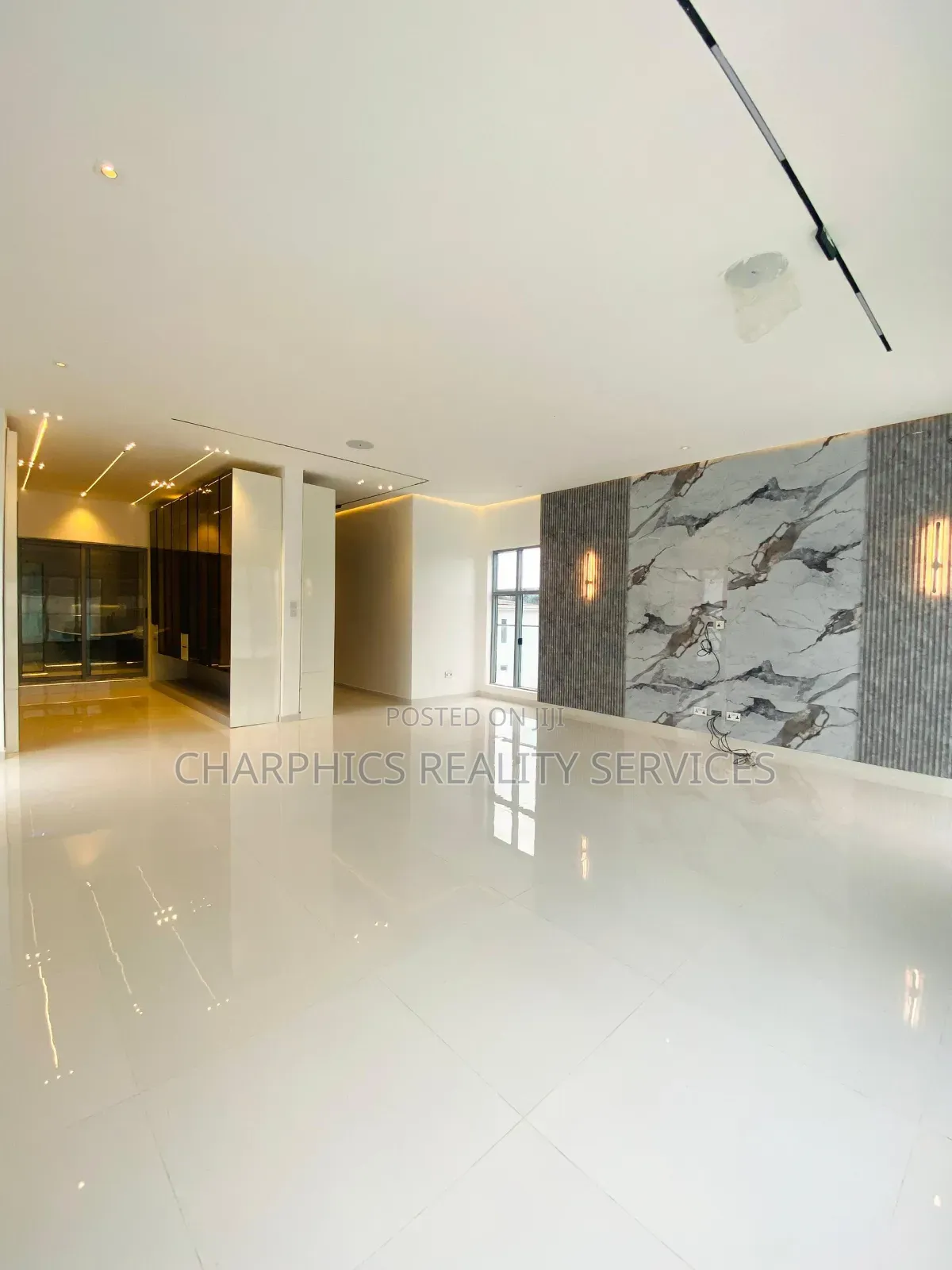 5bdrm Duplex in Osapa london for sale