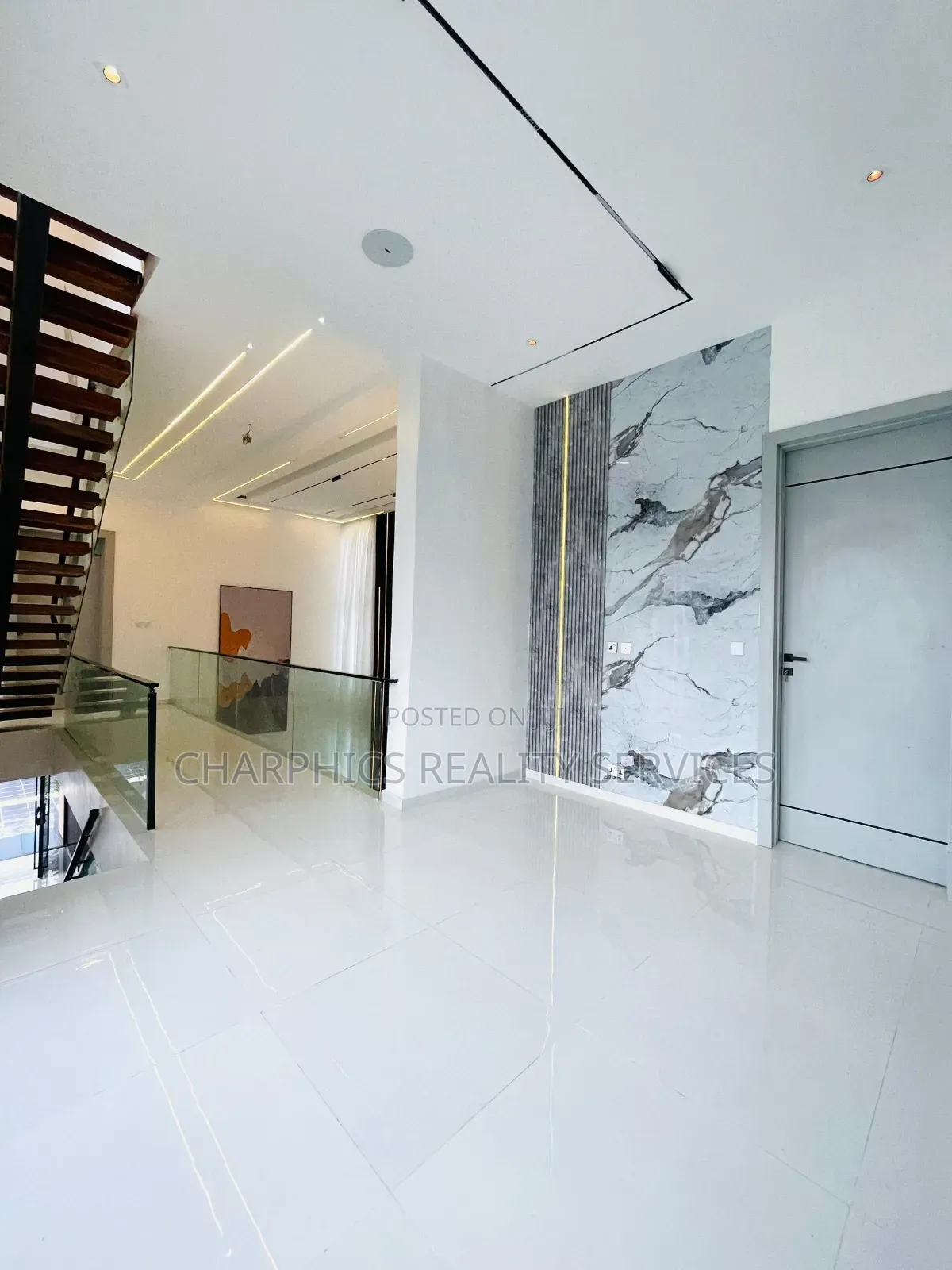 5bdrm Duplex in Osapa london for sale
