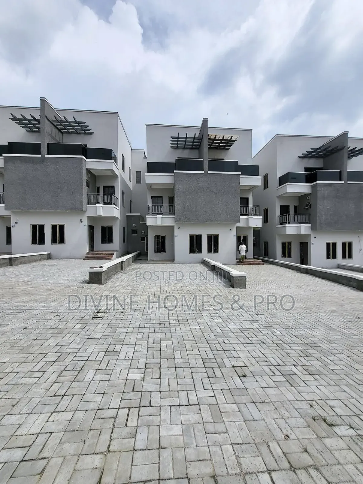 4bdrm Duplex in Guzape District for sale