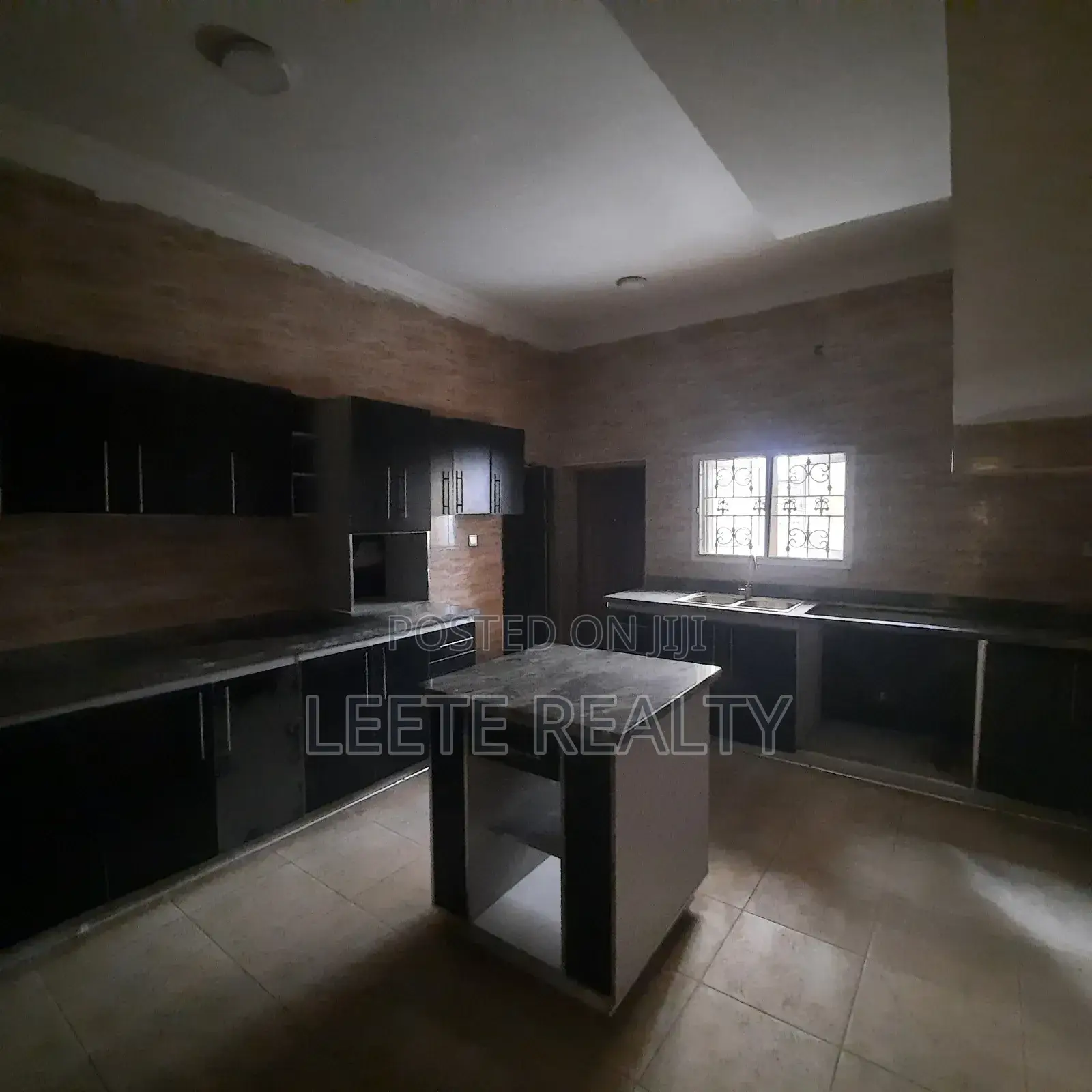 6bdrm Duplex in Asokoro for sale