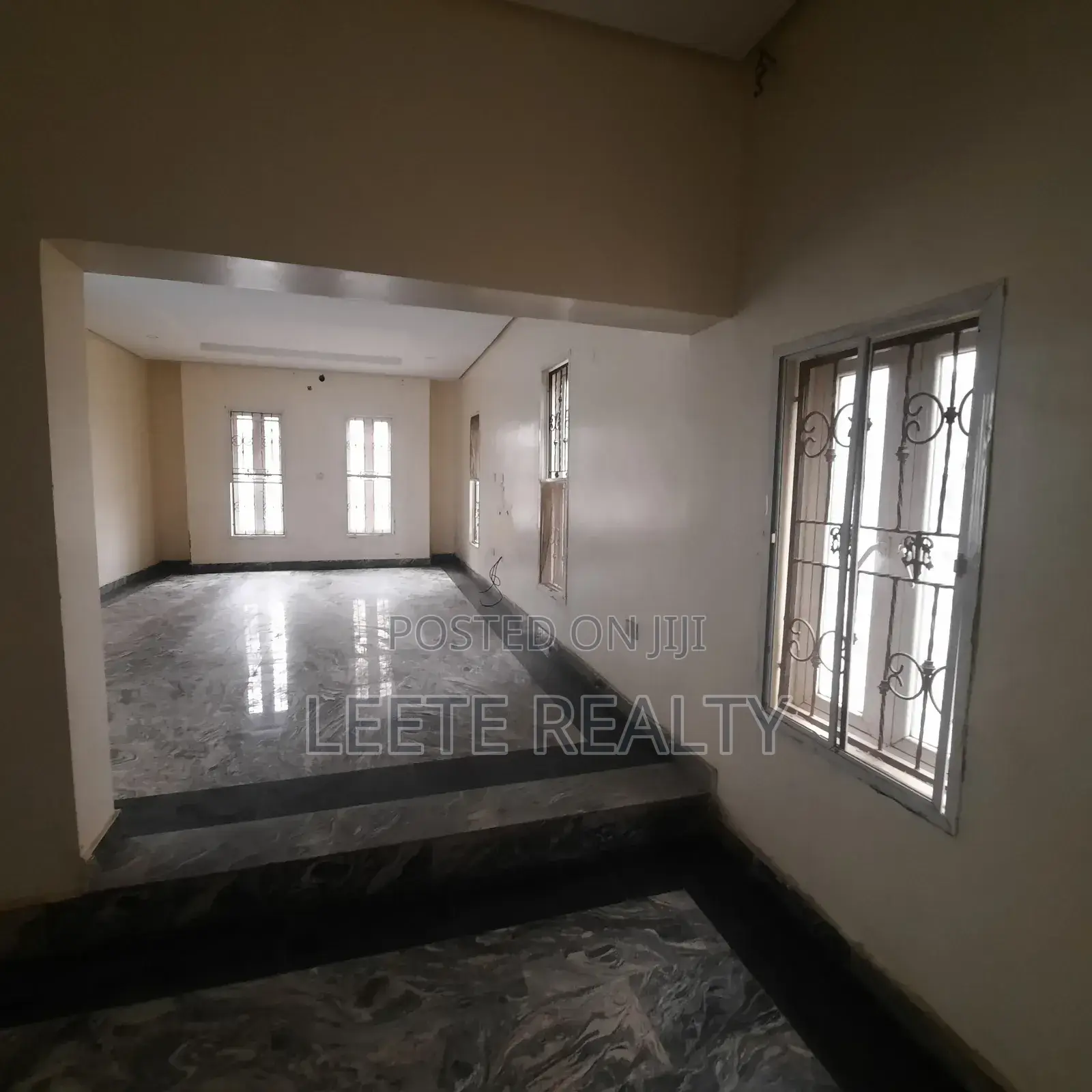 6bdrm Duplex in Asokoro for sale
