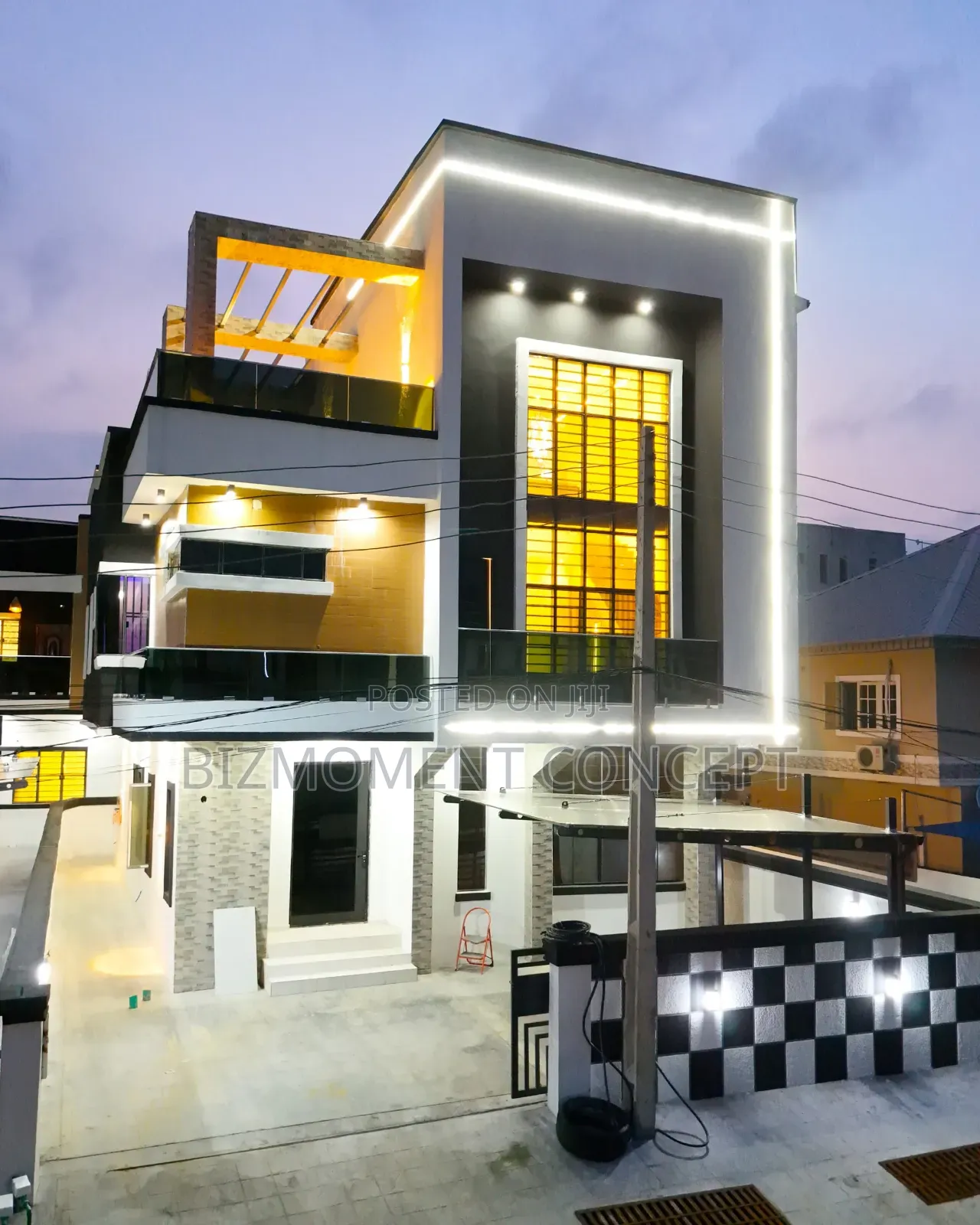 3bdrm Apartment in Victoria Island, Chevron for sale