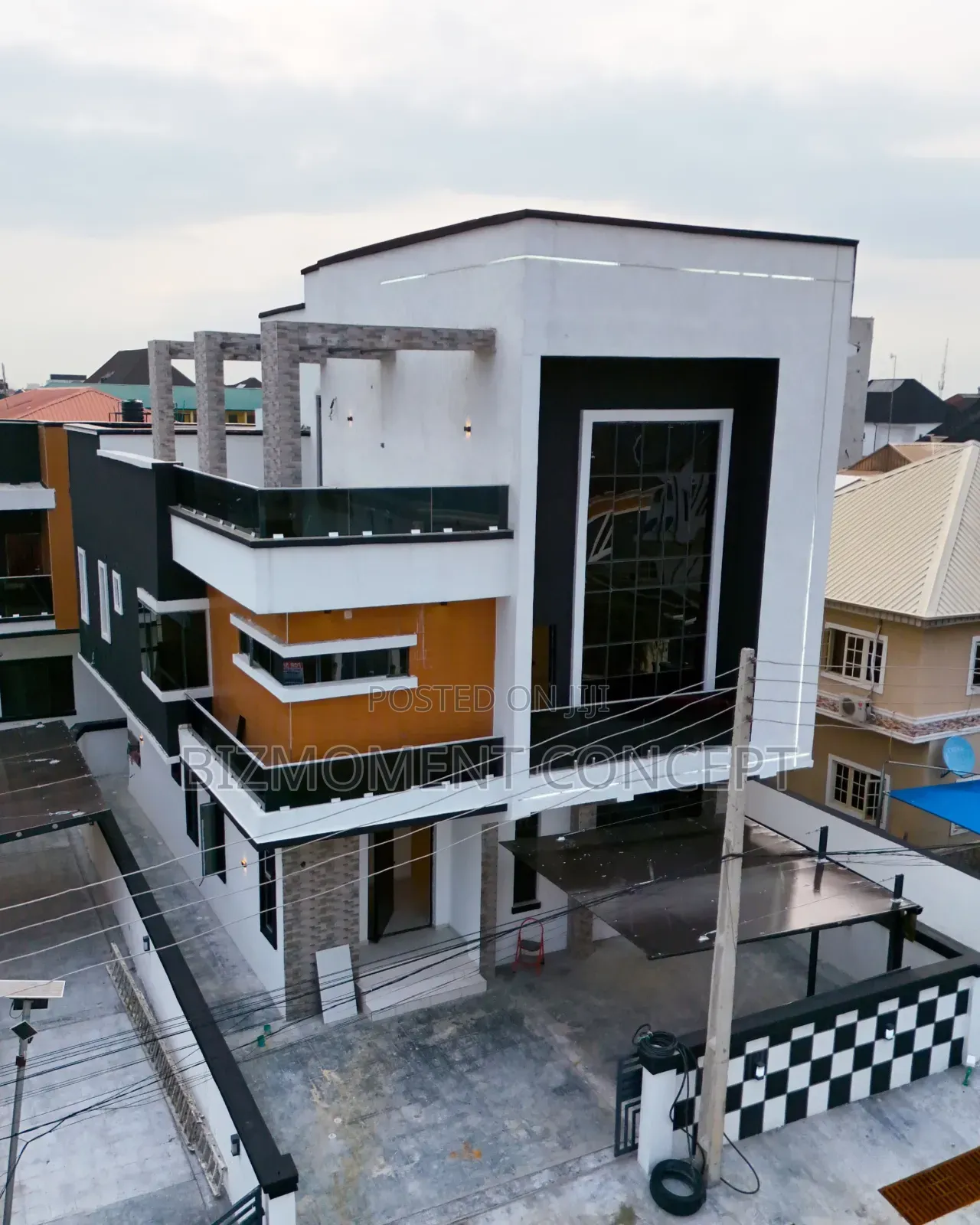 3bdrm Apartment in Victoria Island, Chevron for sale