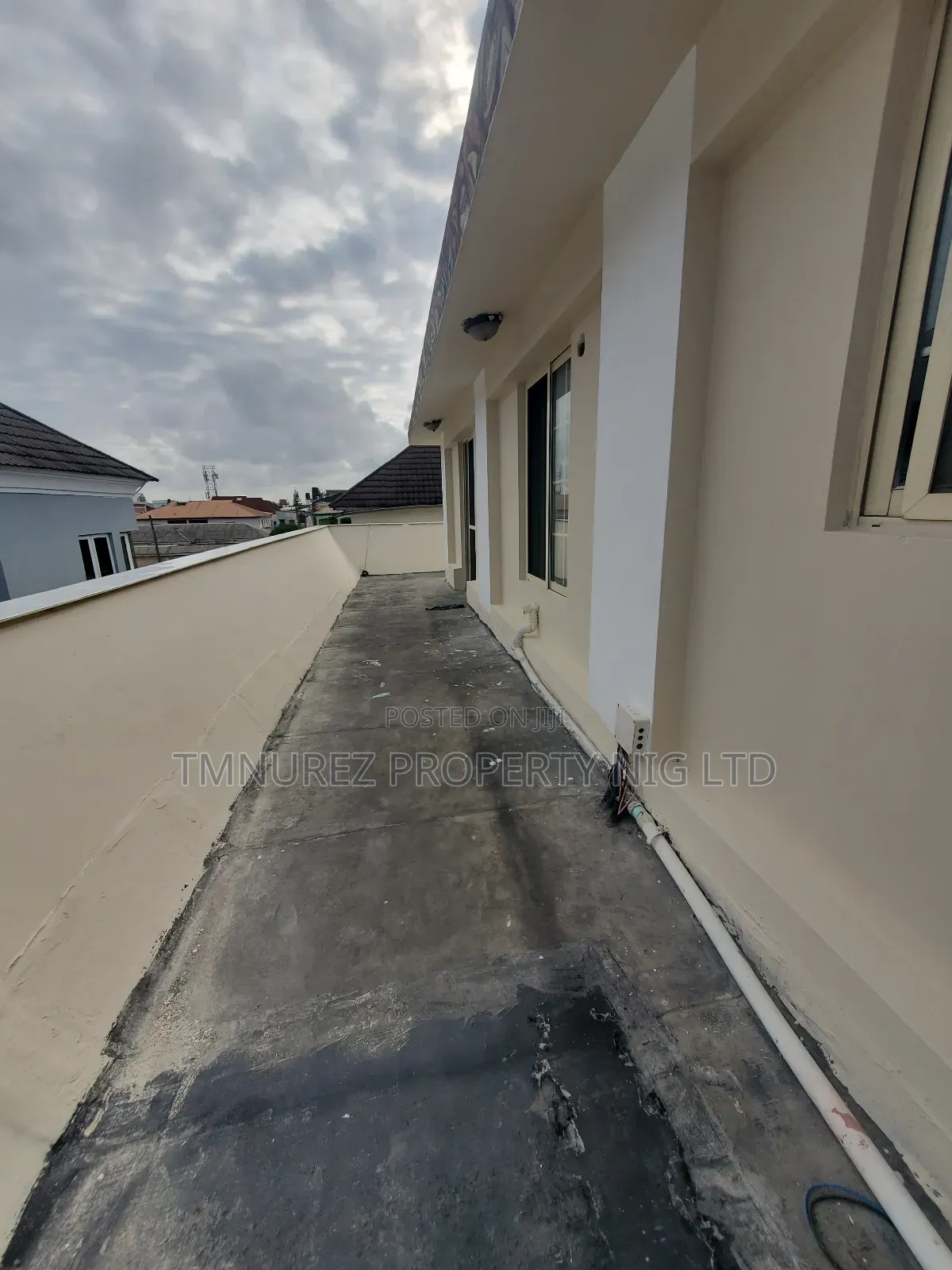 5bdrm Apartment in Lekki Phase1 for rent