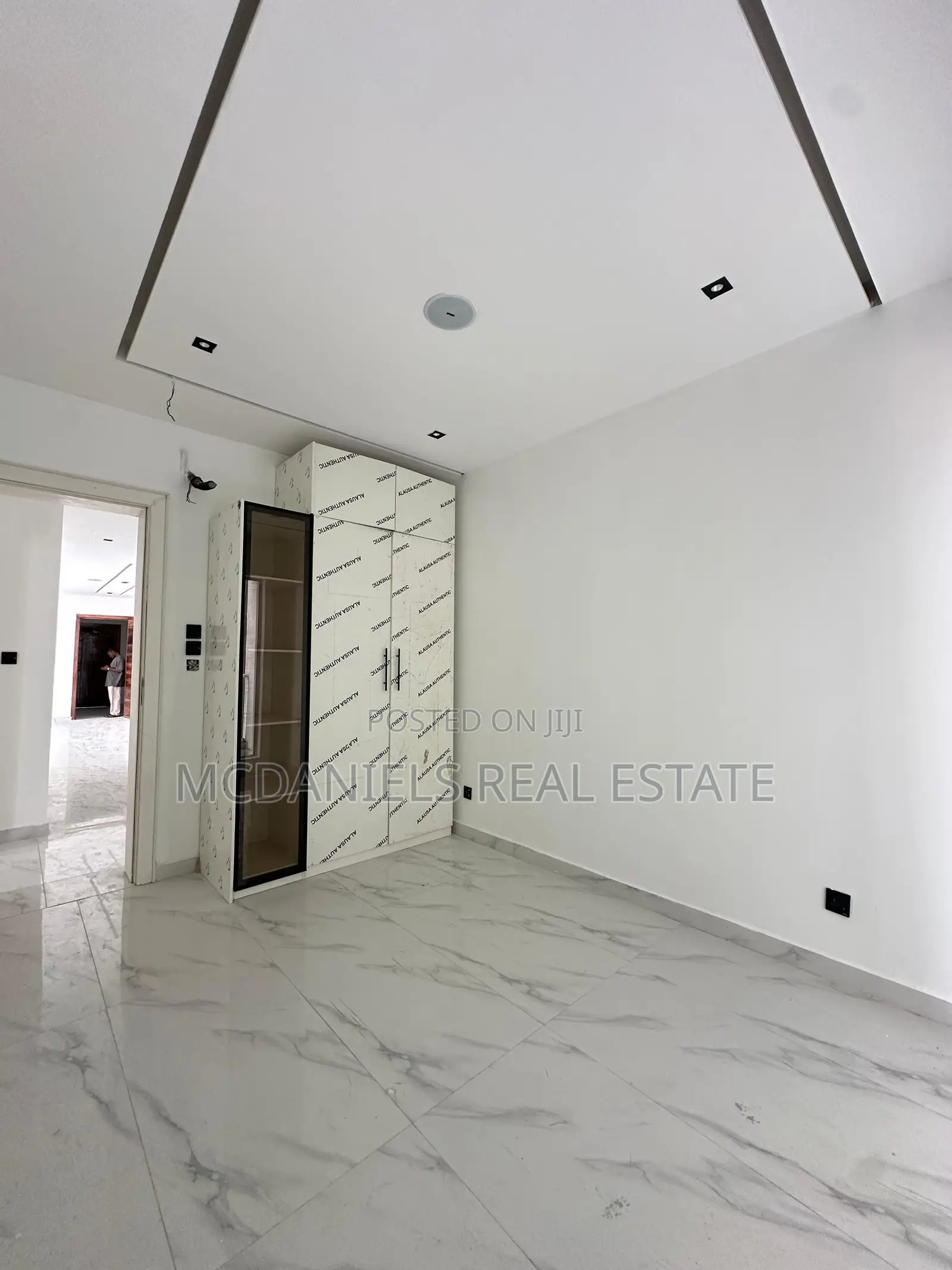 Furnished 2bdrm Apartment in Lekki Phase 1 for sale