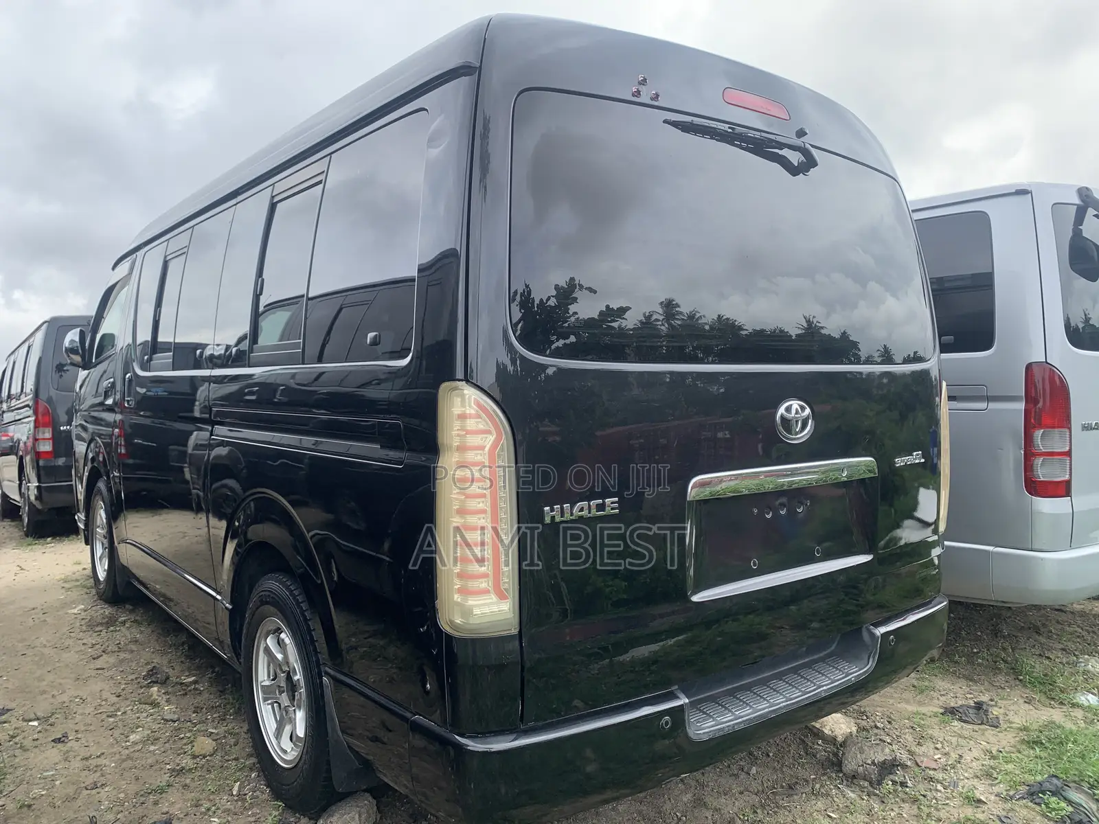 Toyota HiAce 2015 Black
