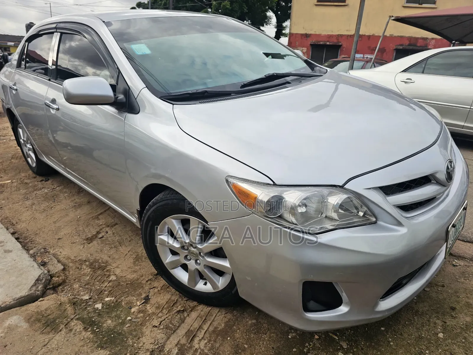 Toyota Corolla LE 4dr Sedan (1.8L 4cyl 4A) 2012 Silver