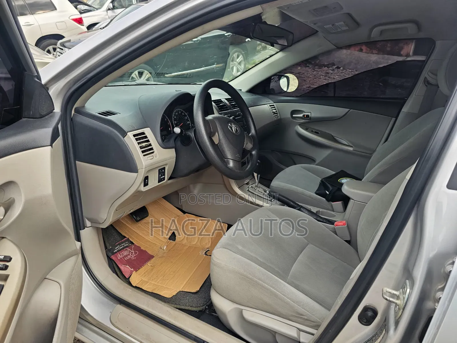 Toyota Corolla LE 4dr Sedan (1.8L 4cyl 4A) 2012 Silver