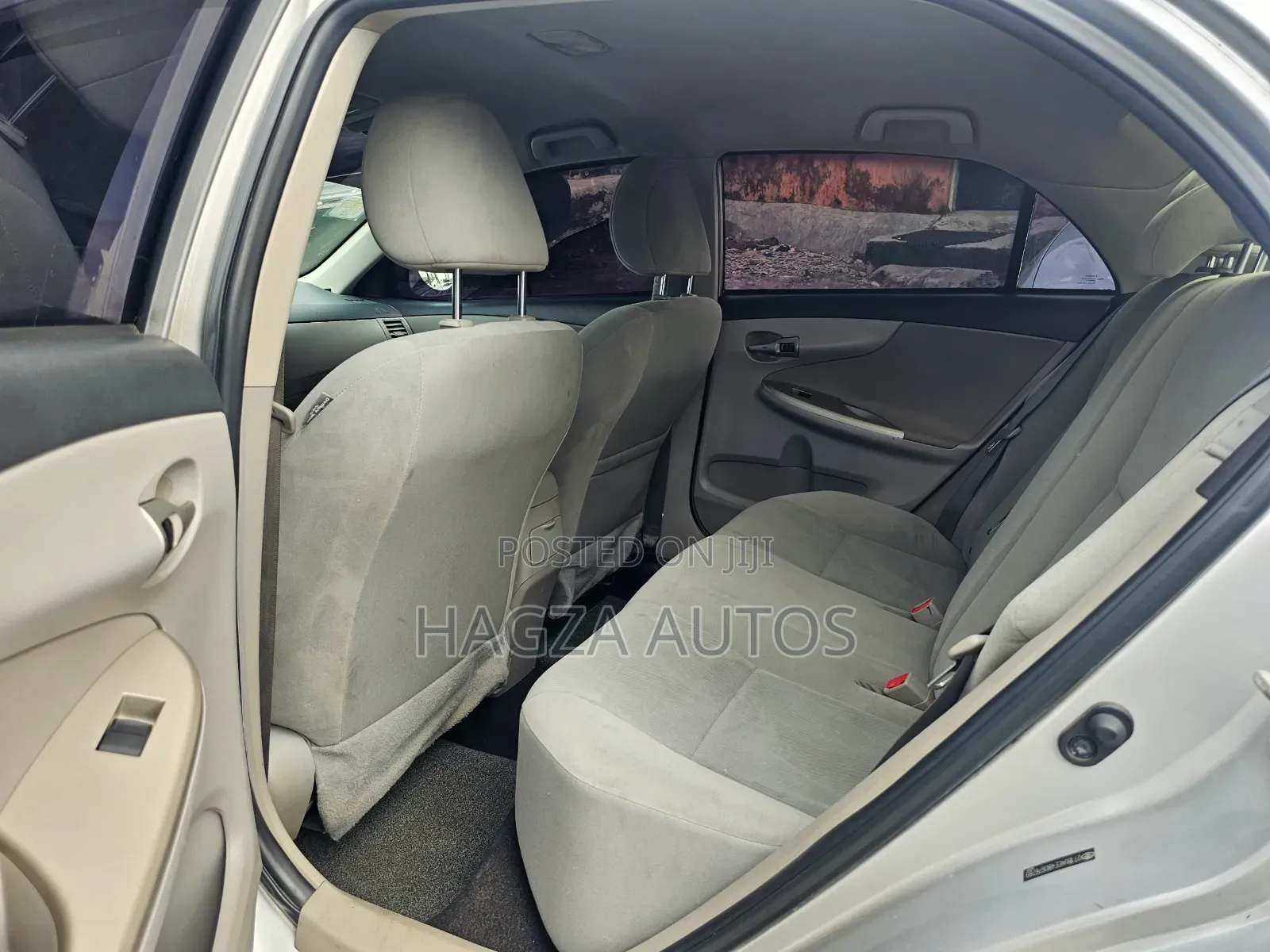Toyota Corolla LE 4dr Sedan (1.8L 4cyl 4A) 2012 Silver