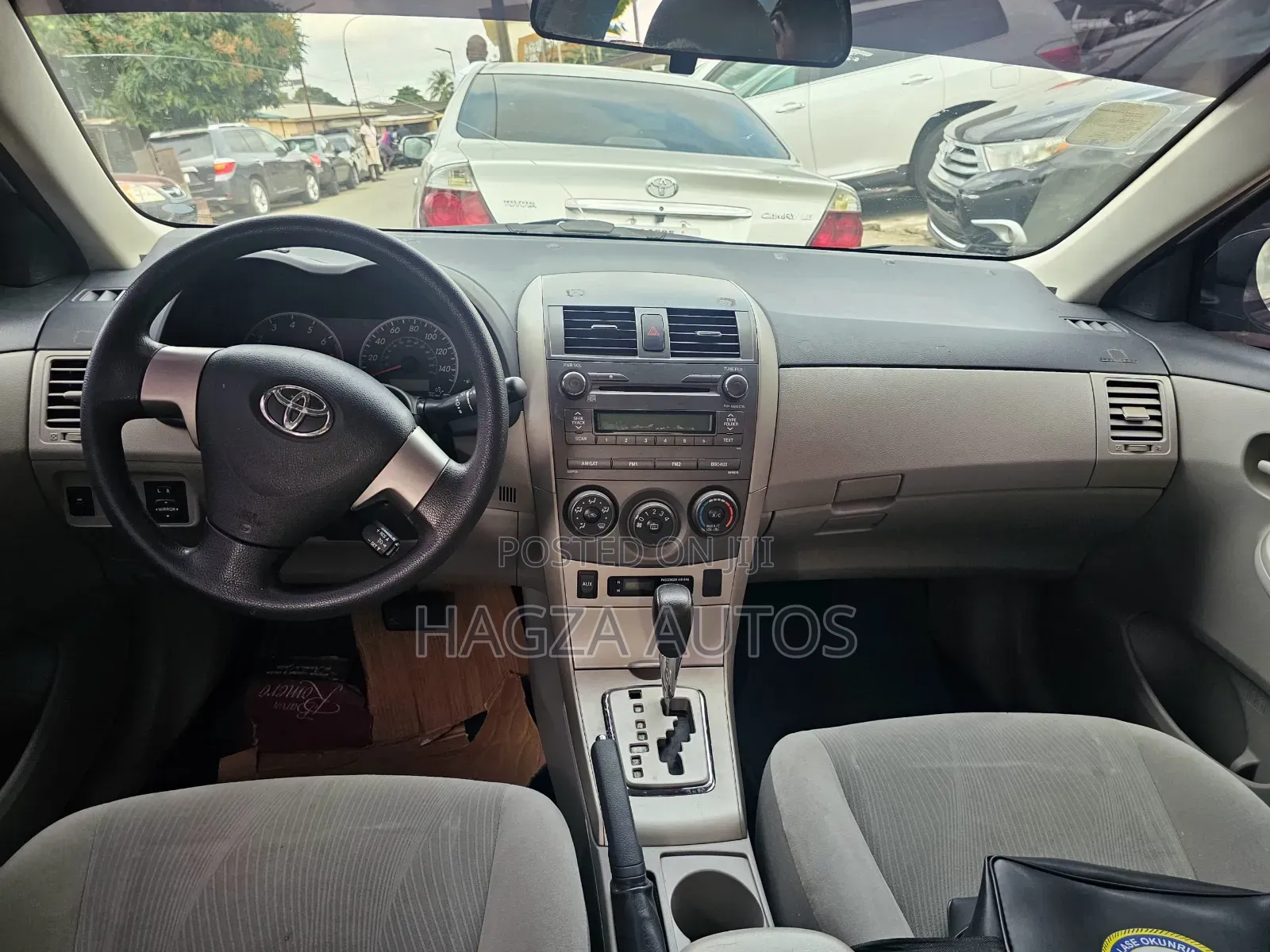 Toyota Corolla LE 4dr Sedan (1.8L 4cyl 4A) 2012 Silver
