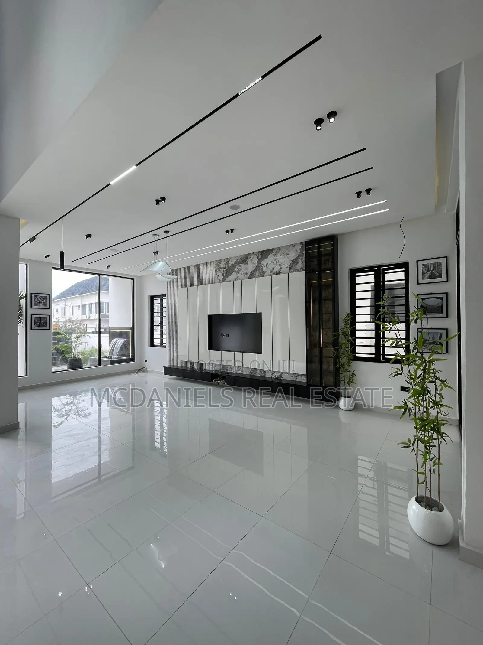 Furnished 5bdrm Duplex in Chevron for sale