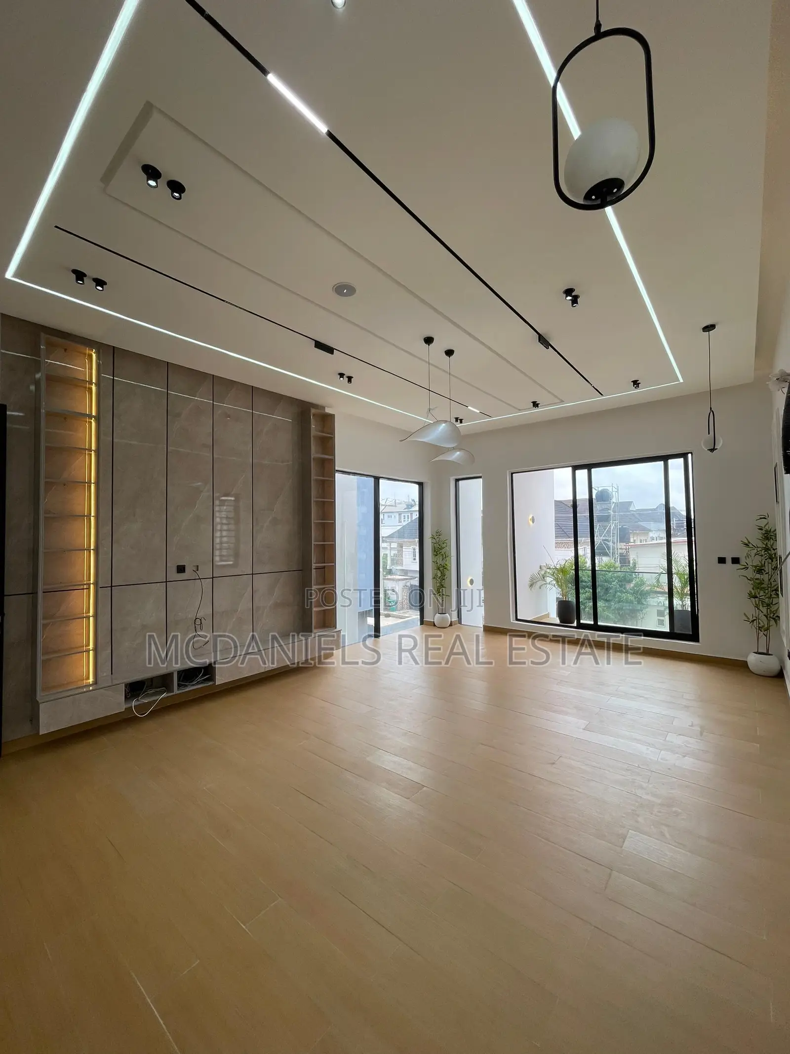 Furnished 5bdrm Duplex in Chevron for sale