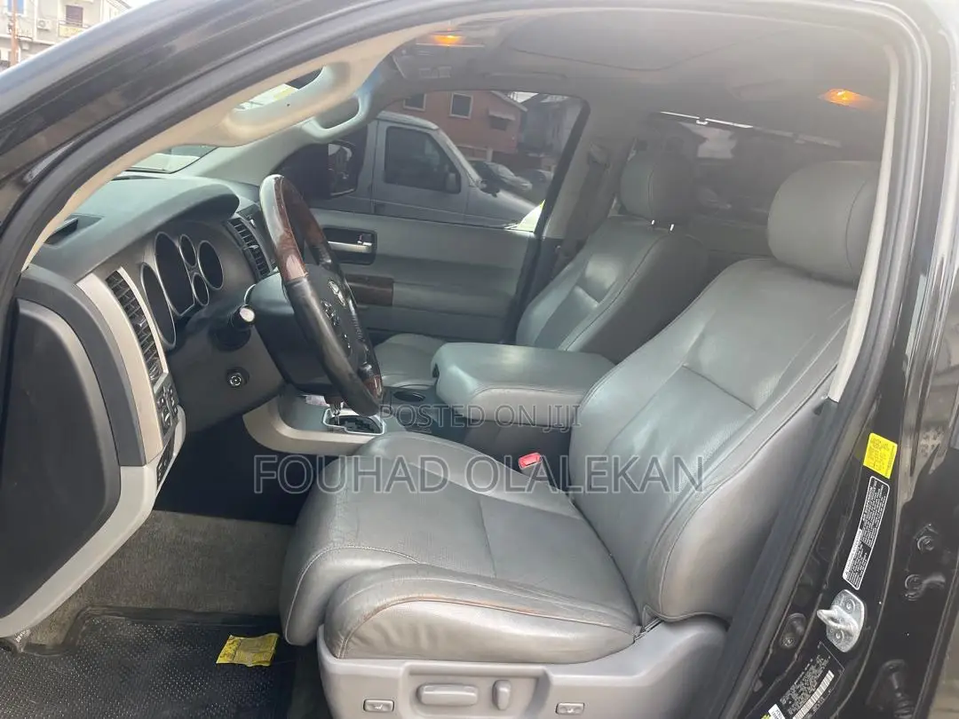 Toyota Sequoia Platinum 4dr SUV 4WD (5.7L 8cyl 6A) 2010 Black