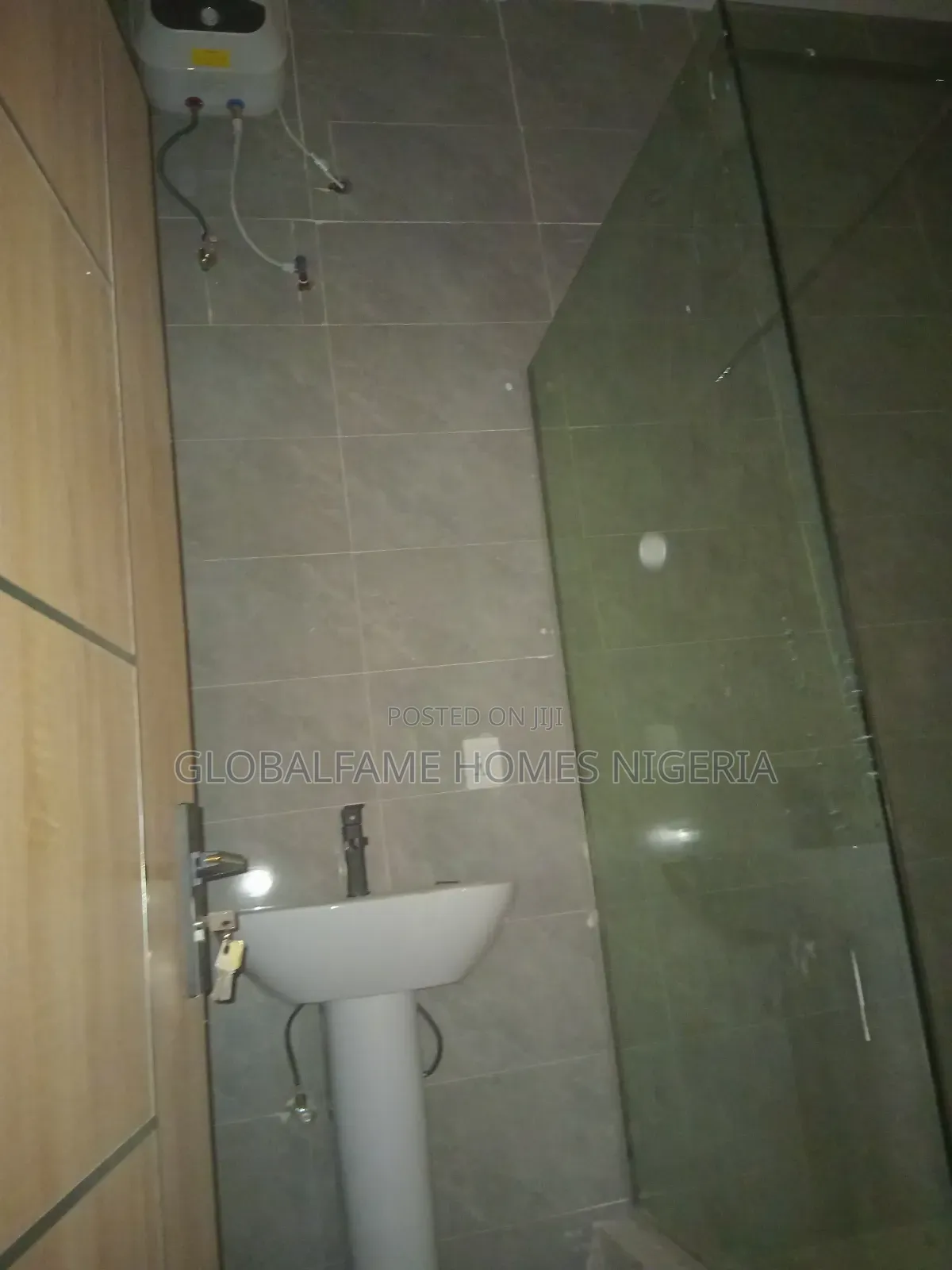 2bdrm Bungalow in By Paradise Estate for rent