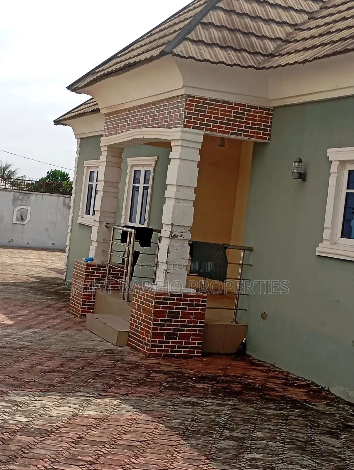 5bdrm Bungalow in Jakarifak Royal Palm, Gberigbe for sale