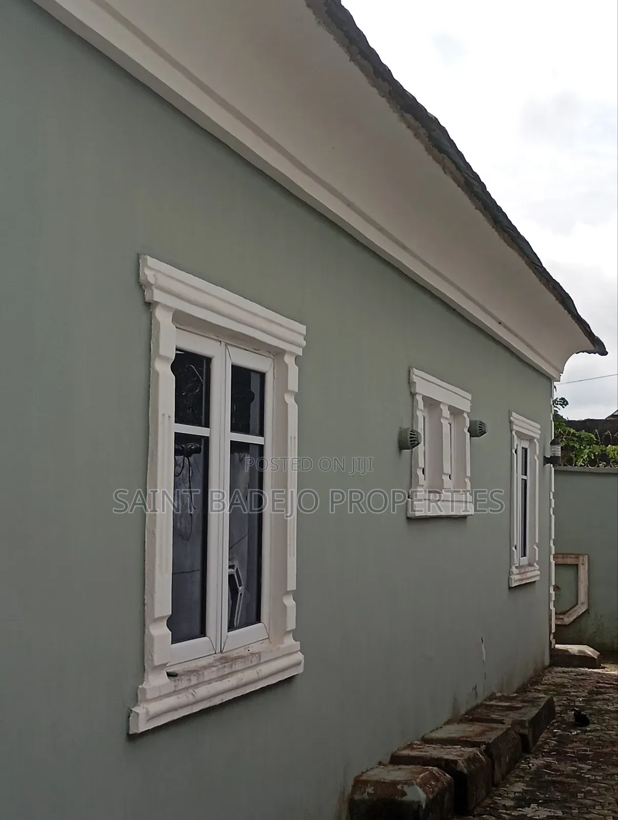 5bdrm Bungalow in Jakarifak Royal Palm, Gberigbe for sale