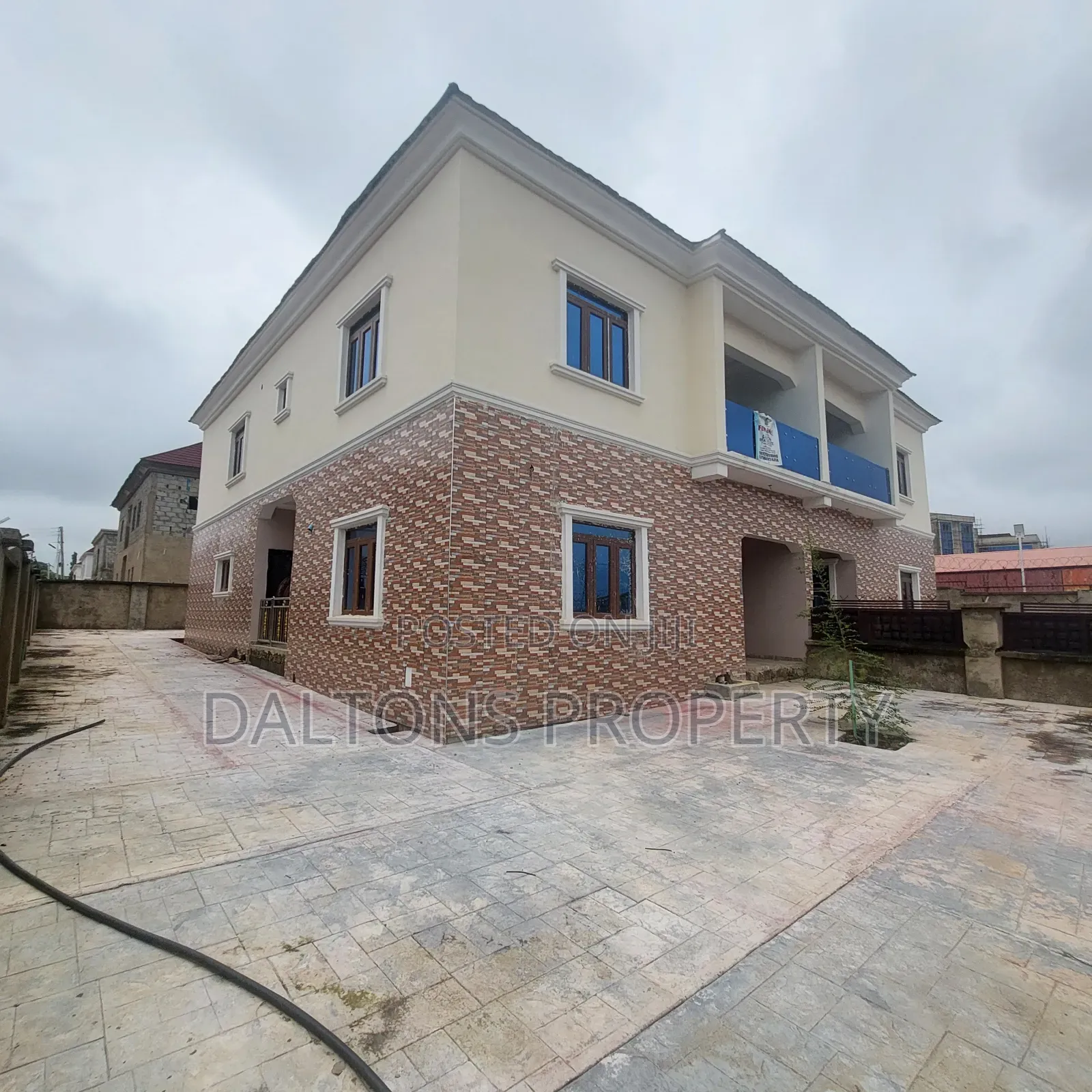 4bdrm Duplex in Royal, Lugbe District for sale