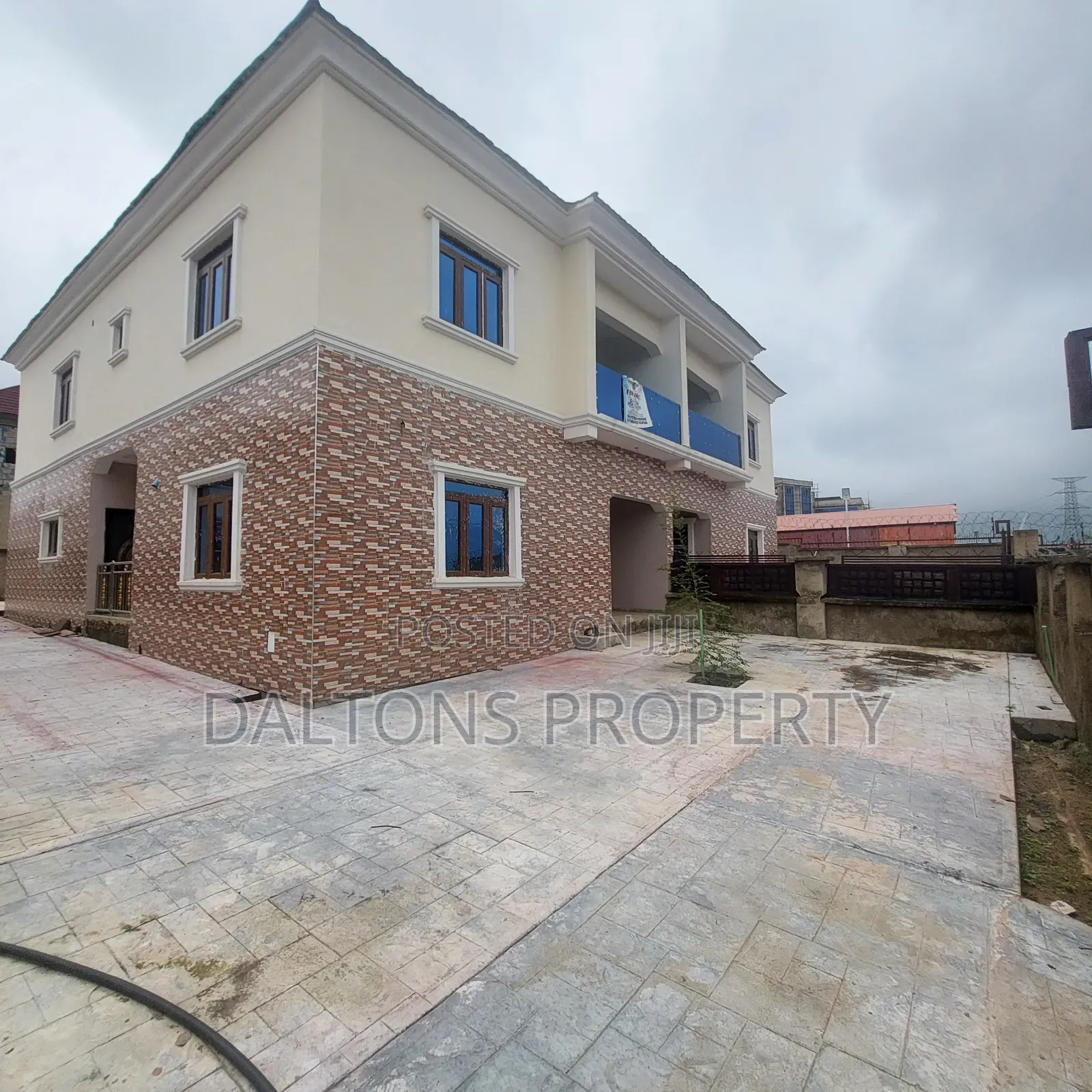 4bdrm Duplex in Royal, Lugbe District for sale