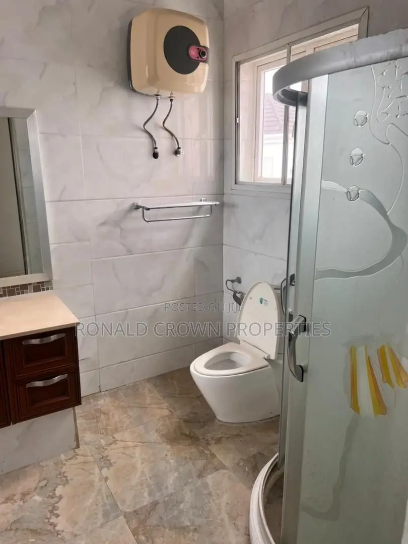 5bdrm Duplex in Osapa london for sale