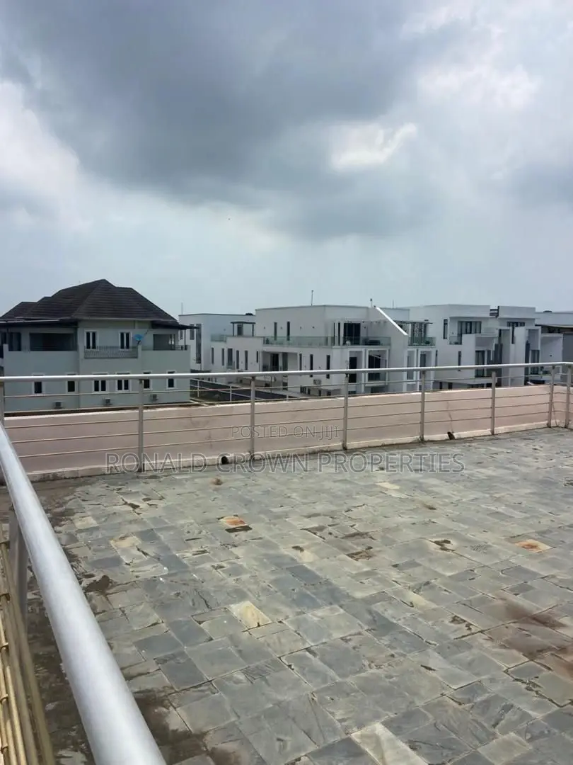 5bdrm Duplex in Osapa london for sale