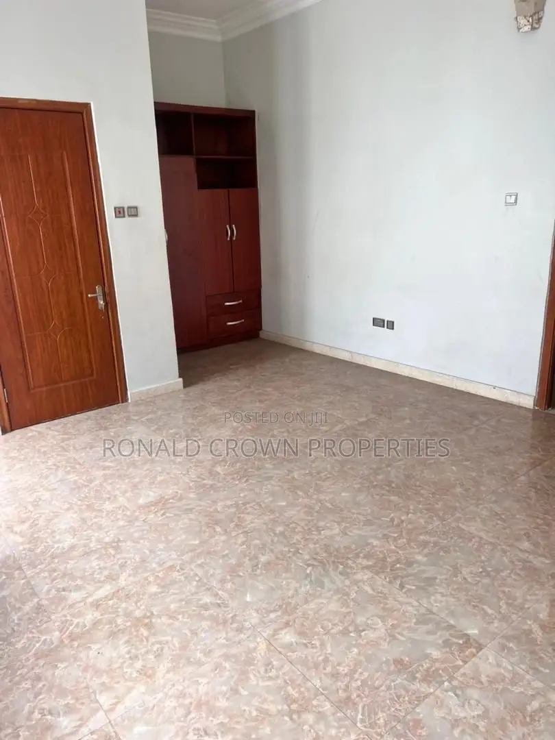 5bdrm Duplex in Osapa london for sale