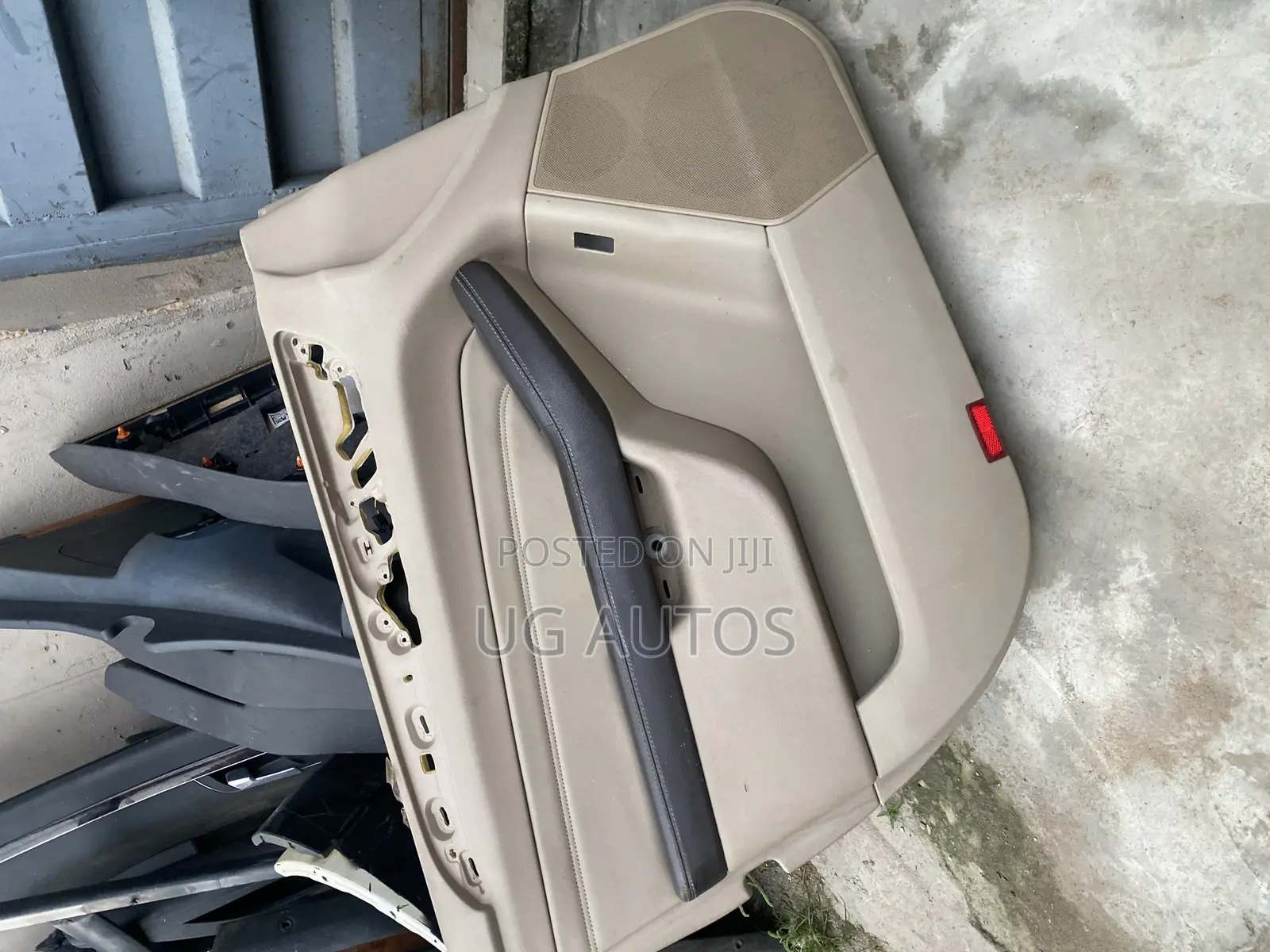 Front Left Door Mat Mercedes Benz Ml350 2014 (Cream/Carton Color)