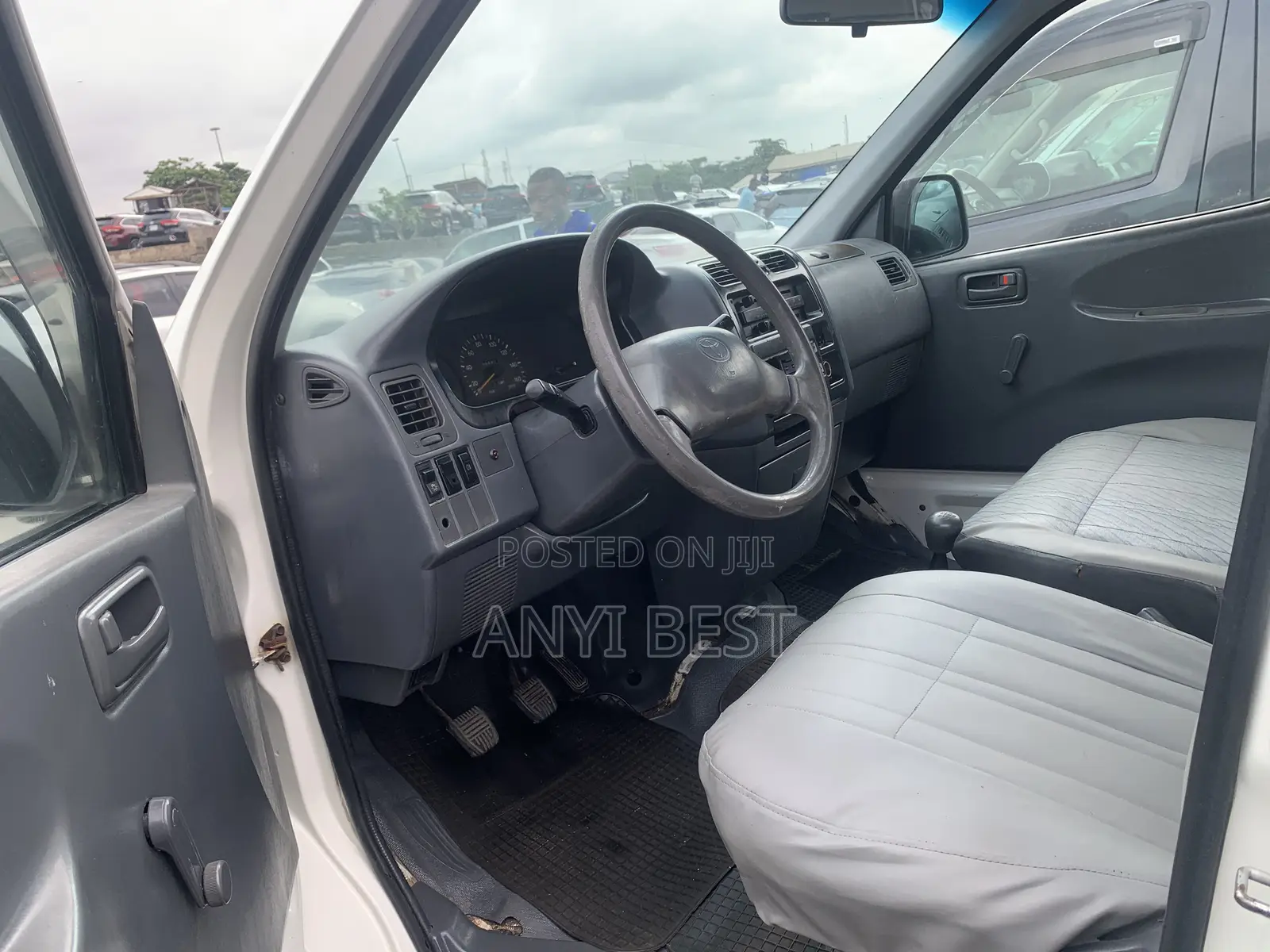 Toyota Grand HiAce 2006 White