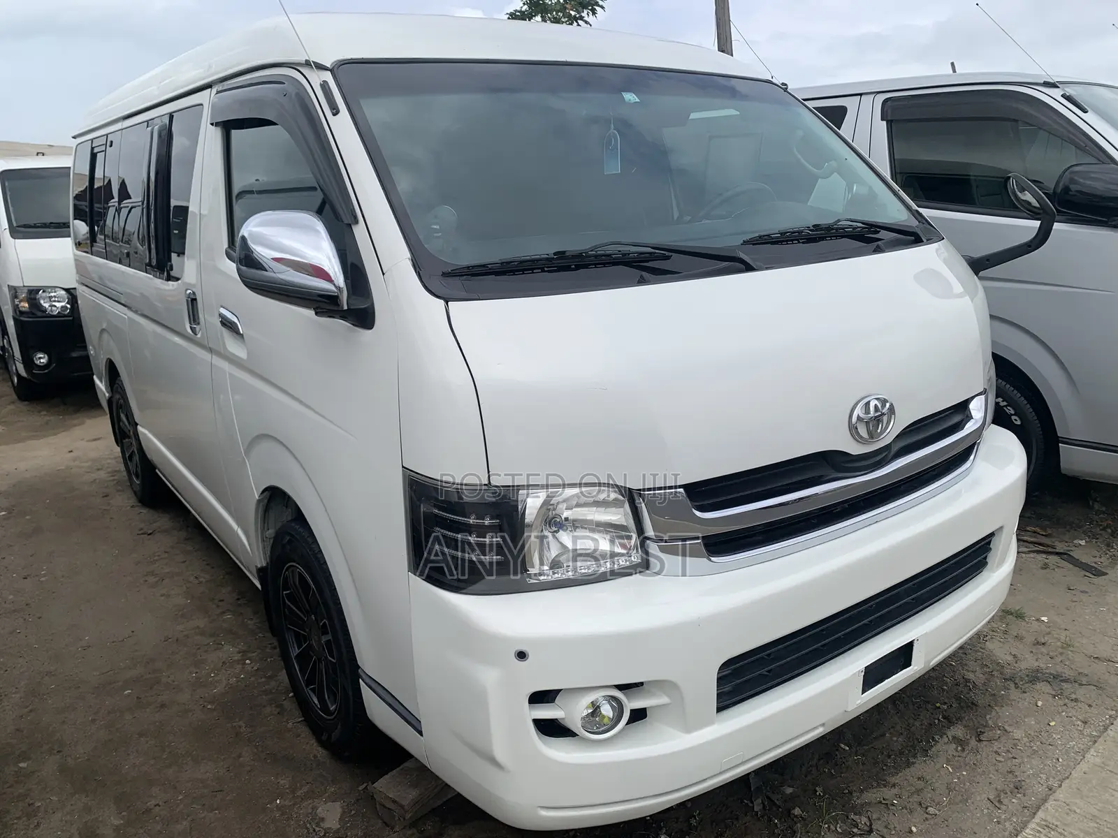 Toyota HiAce 2015 White