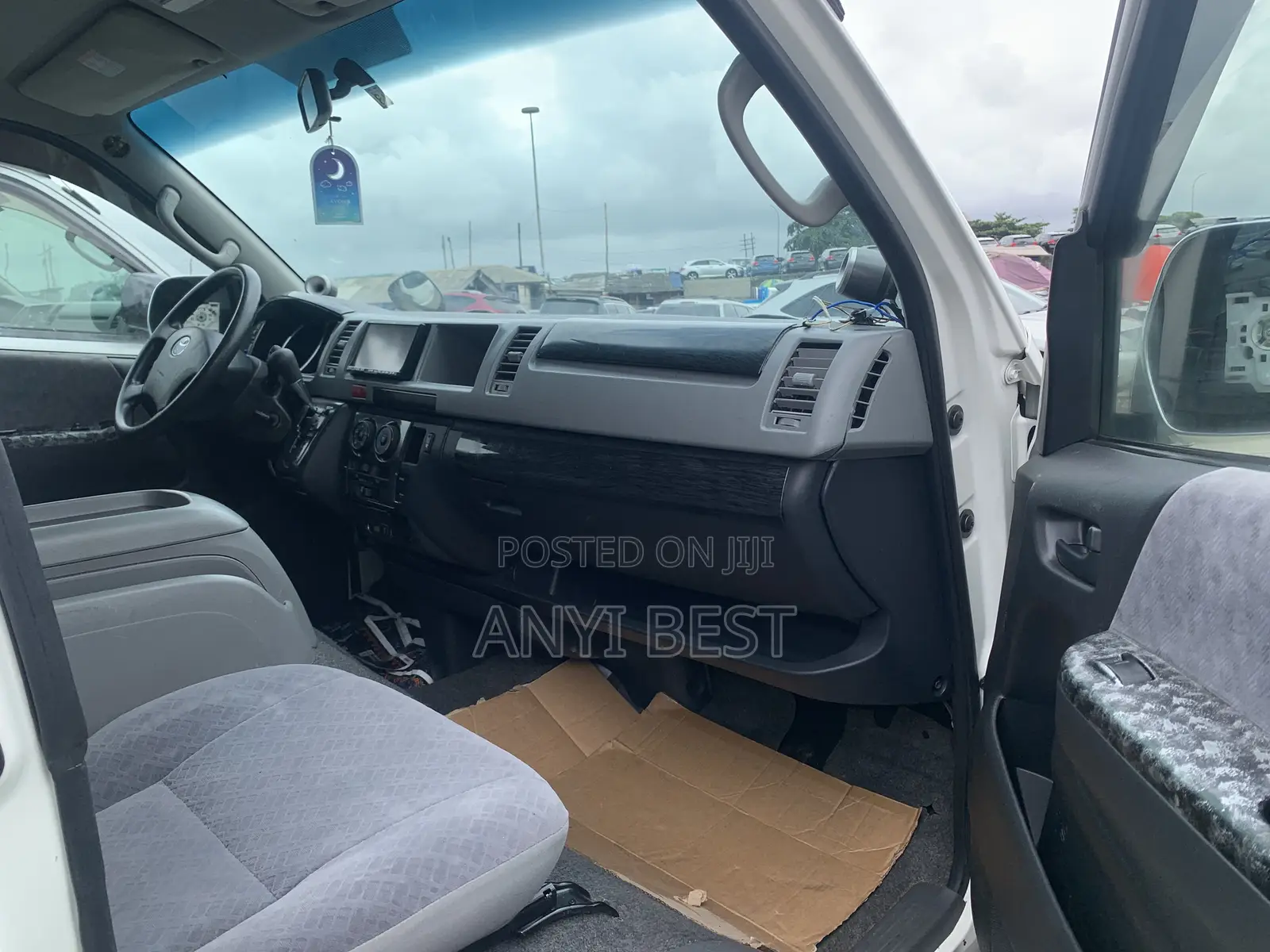 Toyota HiAce 2015 White