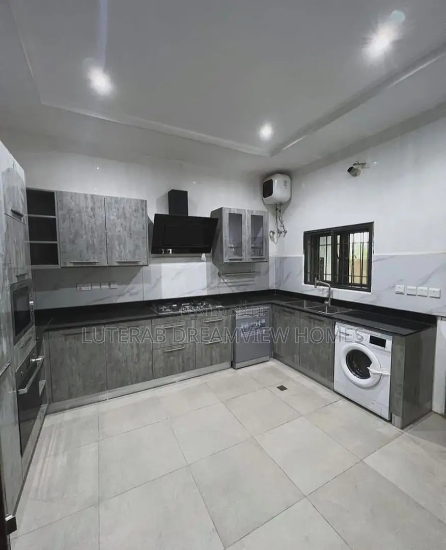 4bdrm Duplex in Tarred Road, Guzape District for rent