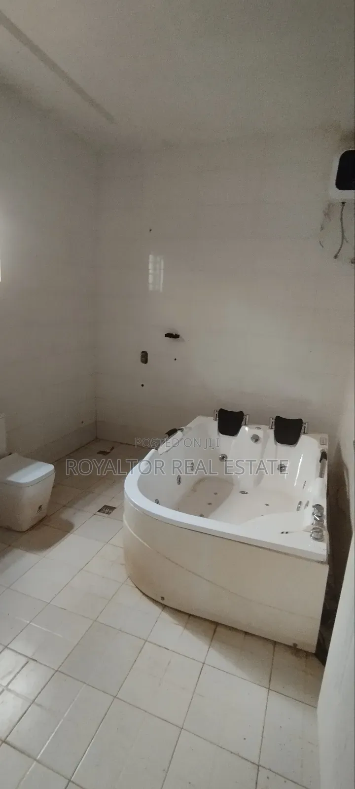 4bdrm Bungalow in Royaltor Real Estate, Benin City for sale